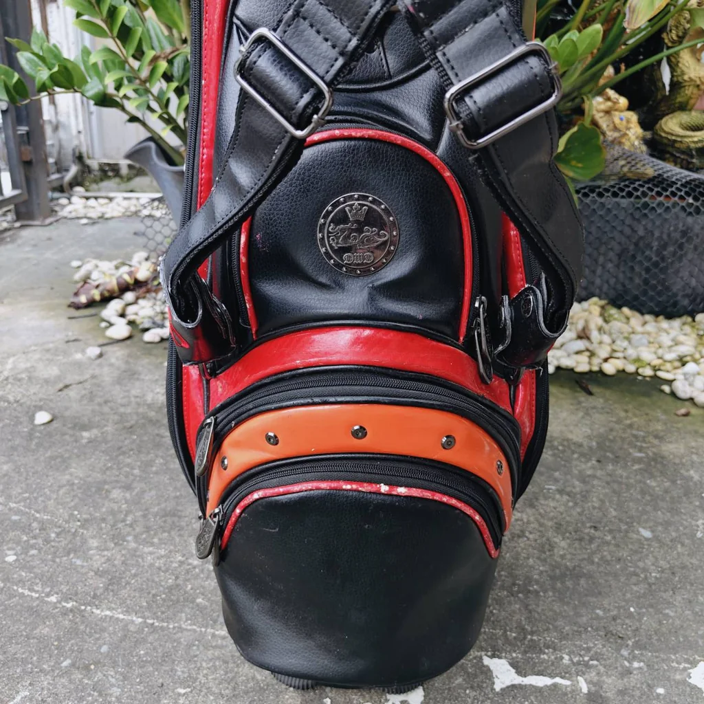 ** มีตำหนิลอก ** Dance With Dragon golf bag ของแท้ รุ่นดัง ของใหม่แพงมาก ** มีตำหนิลอก ** Dance With Dragon golf bag ของแท้ รุ่นดัง ของใหม่แพงมาก