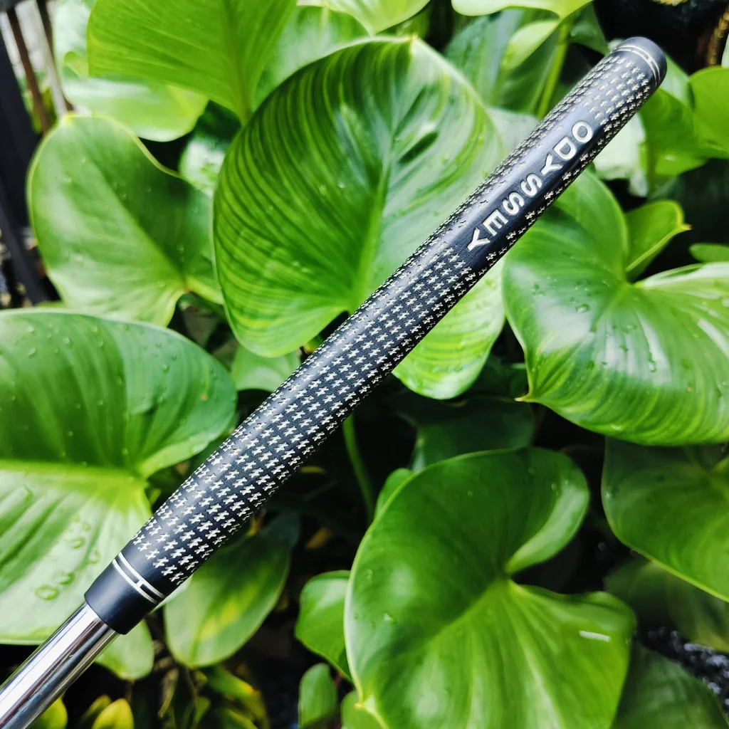 PUTTER ODYSSEY WHITE HOT #1 รุ่นนี้เป็นรุ่นที่โด่งดังสุดๆ ด้วยอินเซิร์ท สีขาว ที่ช่วยให้ฟีลลิ่งพัตเตอร์เปลี่ยนไป ทั้งนุ่มนวลและช่วยเกาะไลน์กว่าไม่มีอินเซิร์ท ไม้กอล์ฟพรีเมี่ยมมือสอง ของแท้ By NakaraLuxurious PUTTER ODYSSEY WHITE HOT #1 รุ่นนี้เป็นรุ่นที่โด่งดังสุดๆ ด้วยอินเซิร์ท สีขาว ที่ช่วยให้ฟีลลิ่งพัตเตอร์เปลี่ยนไป ทั้งนุ่มนวลและช่วยเกาะไลน์กว่าไม่มีอินเซิร์ท ไม้กอล์ฟพรีเมี่ยมมือสอง ของแท้ By NakaraLuxurious