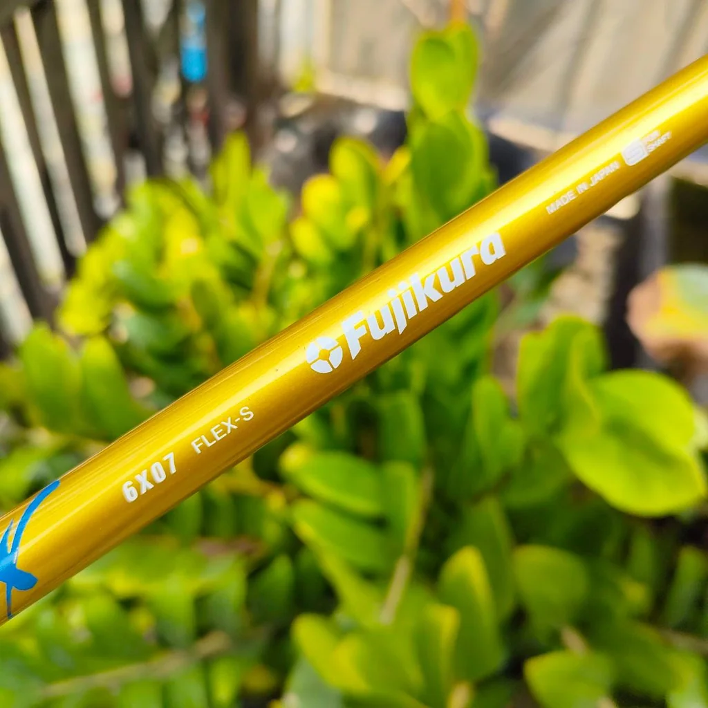 DRIVER TITLEIST 907 D2 องศา 10.5 ก้าน FUJIKURA ROMBAX FLEX S หัวใหญ่ตีง่าย ตีไกล มันส์ๆ หน้ากว้าง ชดเชยความผิดพลาดได้สูงสุด ไม้กอล์ฟพรีเมี่ยมมือสอง ของแท้ By NakaraLuxurious DRIVER TITLEIST 907 D2 องศา 10.5 ก้าน FUJIKURA ROMBAX FLEX S หัวใหญ่ตีง่าย ตีไกล มันส์ๆ หน้ากว้าง ชดเชยความผิดพลาดได้สูงสุด ไม้กอล์ฟพรีเมี่ยมมือสอง ของแท้ By NakaraLuxurious