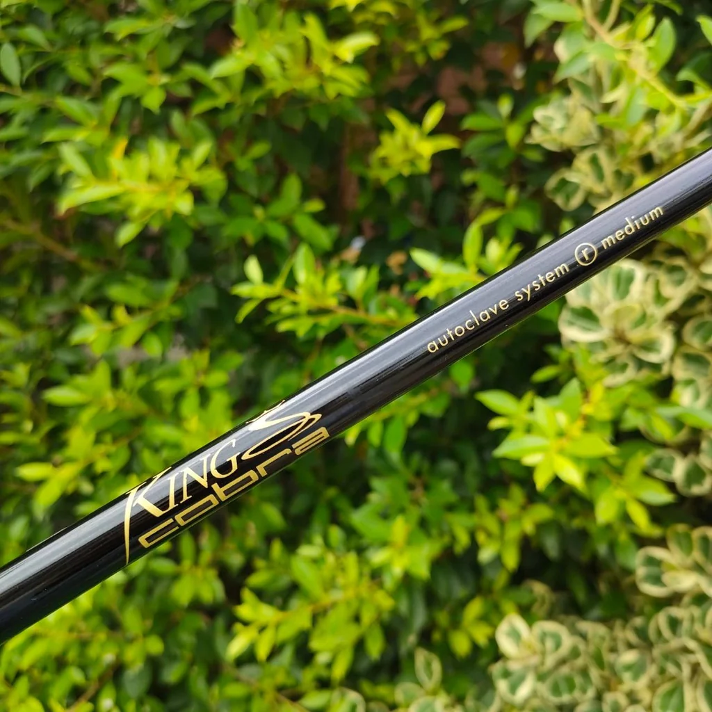 ชุดเหล็ก KING COBRA C-J SPECIAL 001 OVERSIZE มีเหล็ก 3,4,5,6,7,8,9,10 ก้าน KING COBRA FLEX R สภาพสวยเดิมเหล็กครบ COBRA เป็นแบรนด์ที่ตั้งใจผลิต ให้ออกมาตีง่ายมากๆและรุ่นนี้ ใบใหญ่ OVERSIZE ทำให้ตีโดนง่ายมาก ตีสบายๆระยะดี ทิศทางดี สปินดีครับ ราคาก็คุ้มแสนคุ ชุดเหล็ก KING COBRA C-J SPECIAL 001 OVERSIZE มีเหล็ก 3,4,5,6,7,8,9,10 ก้าน KING COBRA FLEX R สภาพสวยเดิมเหล็กครบ COBRA เป็นแบรนด์ที่ตั้งใจผลิต ให้ออกมาตีง่ายมากๆและรุ่นนี้ ใบใหญ่ OVERSIZE ทำให้ตีโดนง่ายมาก ตีสบายๆระยะดี ทิศทางดี สปินดีครับ ราคาก็คุ้มแสนคุ