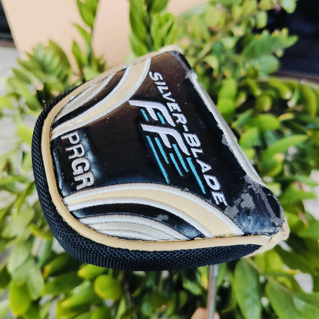 PUTTER PRGR SILVER BLADE FF ความยาว 34 นิ้ว พัตเตอร์พรีเมี่ยมญี่ปุ่น พัตต์นิ่งมาก หน้า MILLED เกาะไลน์สุดๆ มี COVER แท้ ไม้กอล์ฟพรีเมี่ยมมือสอง ของแท้ By NakaraLuxurious PUTTER PRGR SILVER BLADE FF ความยาว 34 นิ้ว พัตเตอร์พรีเมี่ยมญี่ปุ่น พัตต์นิ่งมาก หน้า MILLED เกาะไลน์สุดๆ มี COVER แท้ ไม้กอล์ฟพรีเมี่ยมมือสอง ของแท้ By NakaraLuxurious