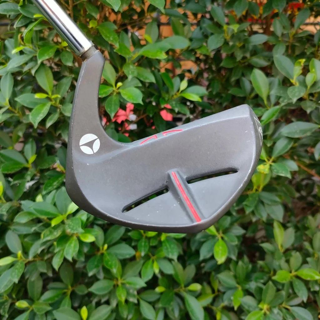 PUTTER TAYLORMADE PATENT-PENDING ความยาว 34 นิ้ว รูปทรงเป็นเอกลักษณ์ สามเหลี่ยมช่วยชดเชย PUTTER TAYLORMADE PATENT-PENDING ความยาว 34 นิ้ว รูปทรงเป็นเอกลักษณ์ สามเหลี่ยมช่วยชดเชย