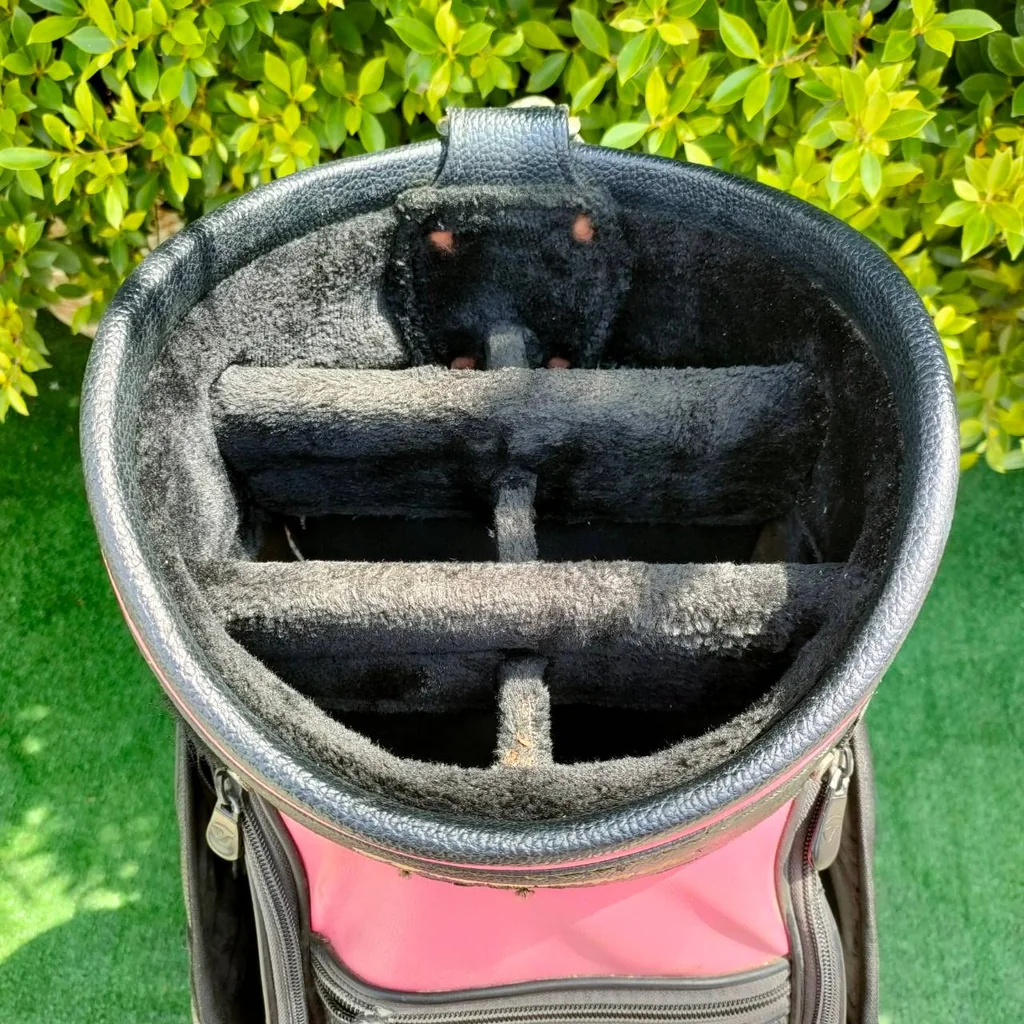 ถุงกอล์ฟ TAYLORMADE R7 ** เเป๊ก COVER หลุด 2 จุดค่ะ ** เจ้าของเดิม ใส่เพิ่ม ตุ๊กแก คุณภาพดี ใช้งานได้ดี ถุง TOUR ใบใหญ่ มือสอง ของแท้ BY NakaraLuxurious ถุงกอล์ฟ TAYLORMADE R7 ** เเป๊ก COVER หลุด 2 จุดค่ะ ** เจ้าของเดิม ใส่เพิ่ม ตุ๊กแก คุณภาพดี ใช้งานได้ดี ถุง TOUR ใบใหญ่ มือสอง ของแท้ BY NakaraLuxurious