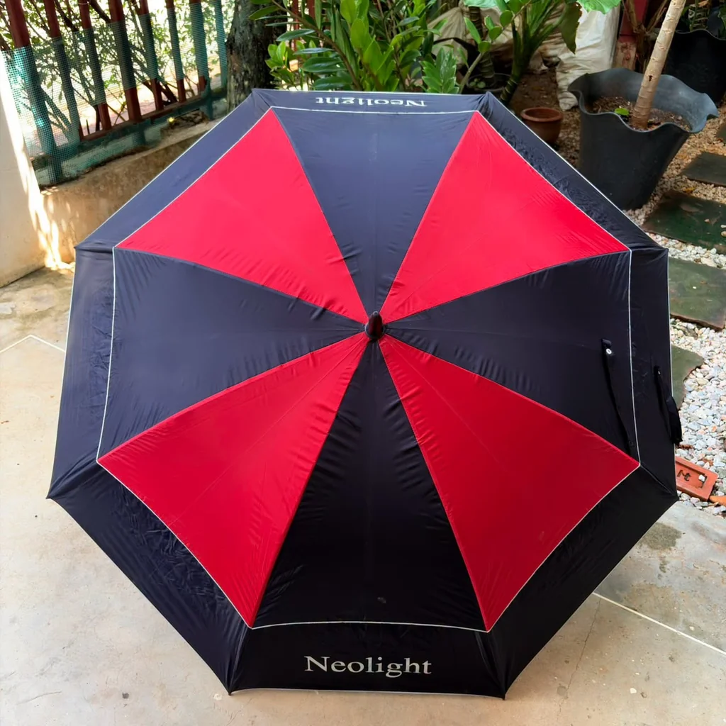UMBRELLA: ร่มกอล์ฟพรีเมียม Neolight สีดำ-แดง กันแดดสนิท กันฝนสู้ลมแรงได้สบาย UMBRELLA: ร่มกอล์ฟพรีเมียม Neolight สีดำ-แดง กันแดดสนิท กันฝนสู้ลมแรงได้สบาย