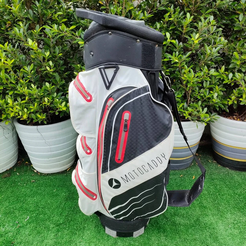 ถุงกอล์ฟมือสอง MOTOCADDY ดีไซน์ออกแบบเท่มากครับ ใส่ไม้แบบ 14 ช่อง สภาพสวยเลย กำลังดังที่ประเทศอังกฤษเลยครับ ถุงกอล์ฟมือสอง MOTOCADDY ดีไซน์ออกแบบเท่มากครับ ใส่ไม้แบบ 14 ช่อง สภาพสวยเลย กำลังดังที่ประเทศอังกฤษเลยครับ