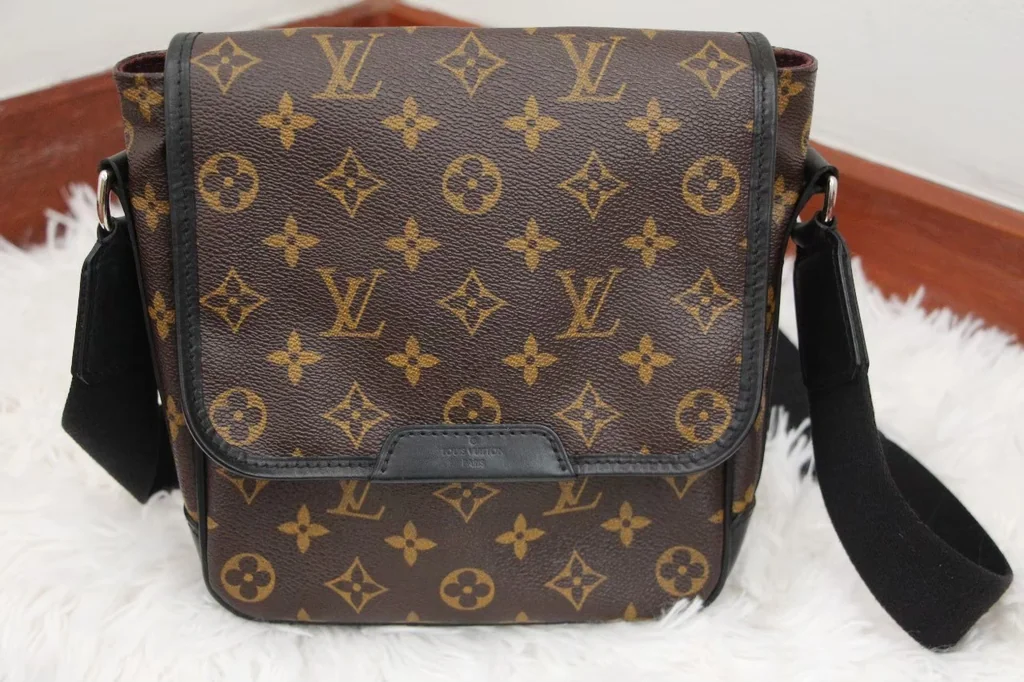 มือสอง Louis Vuitton Bass Marcassar Monogram PM กระเป๋าสะพายผู้ชายทรง Messenger ใบเล็ก