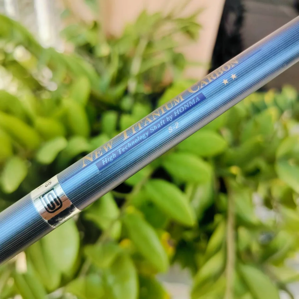ก้านสำหรับใส่ Driver high technology shaft by HONMA ความยาวเฉพาะก้าน 45 นิ้ว เป็นก้าน TITANIUM CARBON ระดับ 2 ดาว เป็นก้านสุดยอดคุณภาพ ก้านไม้กอล์ฟพรีเมี่ยมมือหนึ่ง ของแท้ By NakaraLuxurious ก้านสำหรับใส่ Driver high technology shaft by HONMA ความยาวเฉพาะก้าน 45 นิ้ว เป็นก้าน TITANIUM CARBON ระดับ 2 ดาว เป็นก้านสุดยอดคุณภาพ ก้านไม้กอล์ฟพรีเมี่ยมมือหนึ่ง ของแท้ By NakaraLuxurious