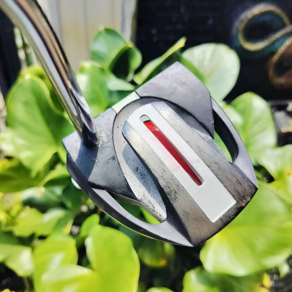 PUTTER WILSON STAFF VIZOR ความยาว 34 นิ้ว ในซีรี่ STAFF เป็นซีรี่ย์ที่ WILSON ผลิตออกมา ได้มาตรฐานระดับ TOUR ใช้แข่งได้ รูปทรงสี่เหลี่ยมเพื่อให้ชดเชยสูงสุด ไม้กอล์ฟพรีเมี่ยมมือสอง ของแท้ By NakaraLuxurious PUTTER WILSON STAFF VIZOR ความยาว 34 นิ้ว ในซีรี่ STAFF เป็นซีรี่ย์ที่ WILSON ผลิตออกมา ได้มาตรฐานระดับ TOUR ใช้แข่งได้ รูปทรงสี่เหลี่ยมเพื่อให้ชดเชยสูงสุด ไม้กอล์ฟพรีเมี่ยมมือสอง ของแท้ By NakaraLuxurious