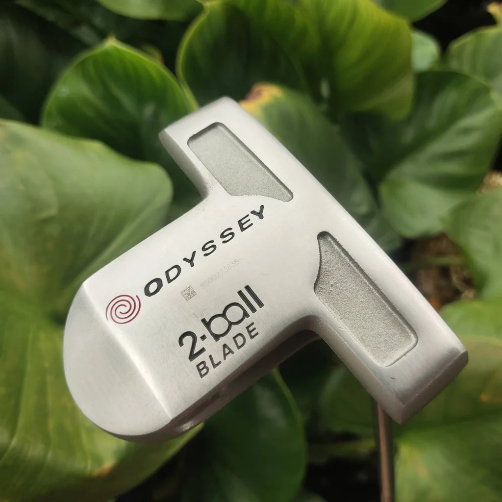 PUTTER Odyssey White Hot 2-Ball Blade ผสมผสานการจัดแนวที่แม่นยำของรุ่น 2-Ball เข้ากับรูปทรง Blade ที่เพรียวบาง ไม้กอล์ฟมือสอง PUTTER Odyssey White Hot 2-Ball Blade ผสมผสานการจัดแนวที่แม่นยำของรุ่น 2-Ball เข้ากับรูปทรง Blade ที่เพรียวบาง ไม้กอล์ฟมือสอง