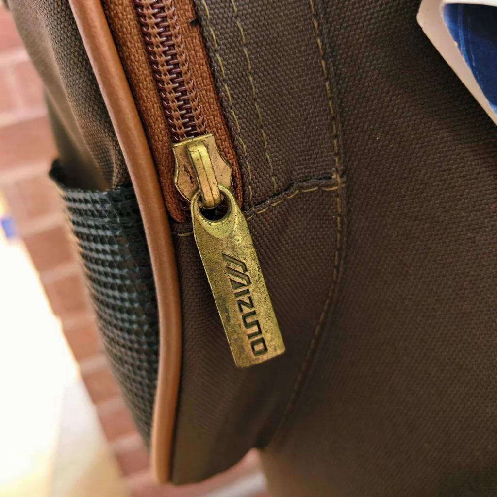 ถุงกอล์ฟ MIZUNO Vintage Leather Series สีน้ำตาลไม้