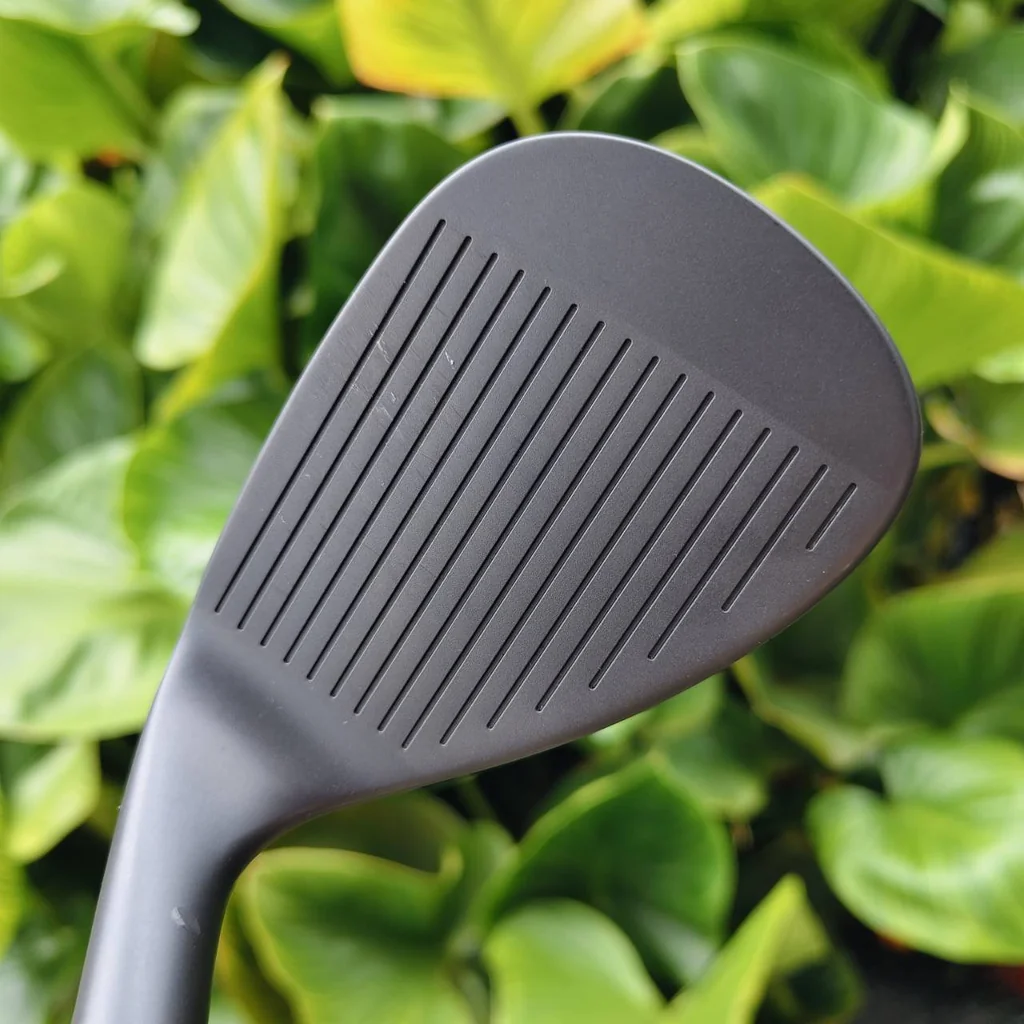 Wedge Nike SV‑T 52° / Bounce 10° Grooves: CNC milled grooves ช่วยให้ spin ดีและควบคุมระยะทางง่าย Wedge Nike SV‑T 52° / Bounce 10° Grooves: CNC milled grooves ช่วยให้ spin ดีและควบคุมระยะทางง่าย