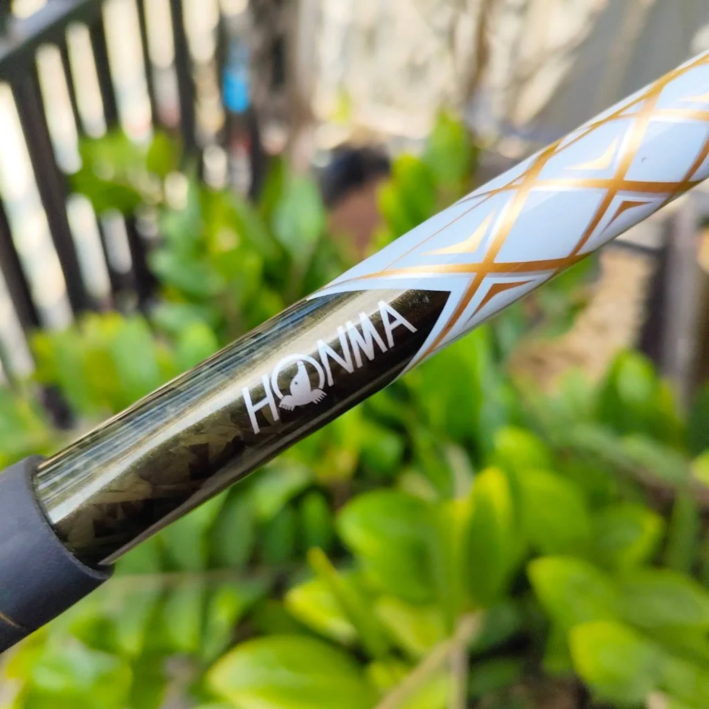 ก้าน DRIVER HONMA ARMRQ X (ถักสิบชั้น) ความยาวเฉพาะก้าน 45 นิ้ว FLEX R ก้านระดับ 2 ดาว ** ใส่กริฟ HONMA มาแล้ว ก้านดีมากๆ ไม้กอล์ฟพรีเมี่ยมมือสอง By NakaraLuxurious ก้าน DRIVER HONMA ARMRQ X (ถักสิบชั้น) ความยาวเฉพาะก้าน 45 นิ้ว FLEX R ก้านระดับ 2 ดาว ** ใส่กริฟ HONMA มาแล้ว ก้านดีมากๆ ไม้กอล์ฟพรีเมี่ยมมือสอง By NakaraLuxurious