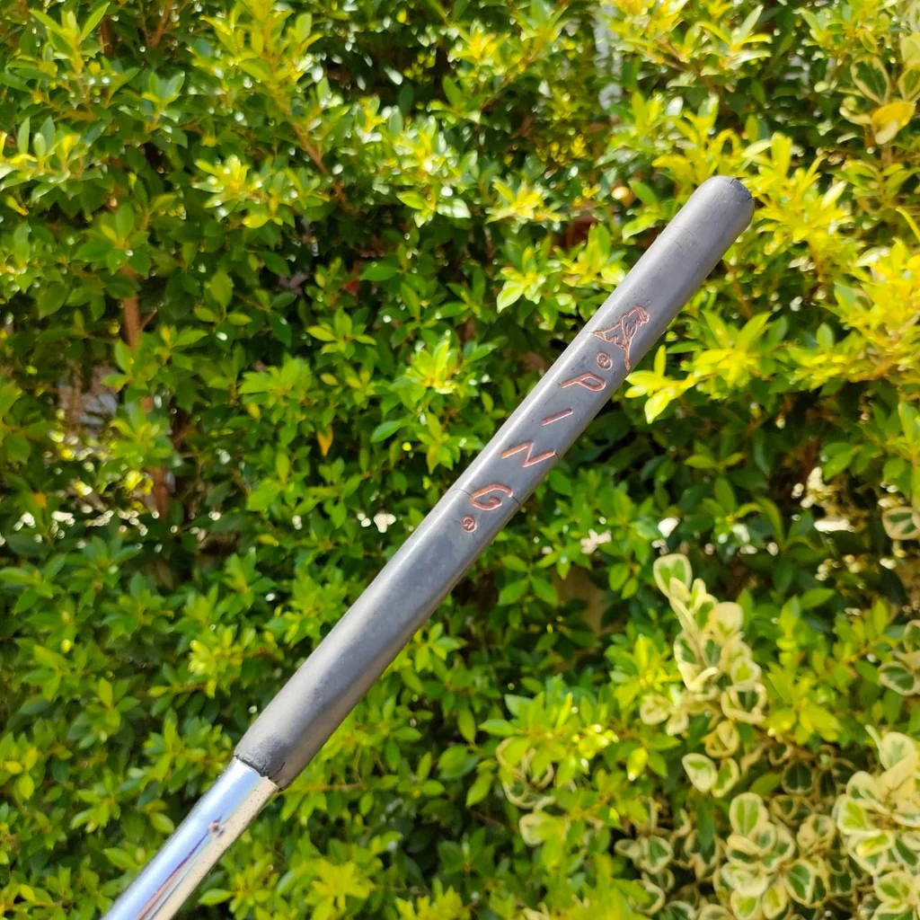 PUTTER PING PAL4 ความยาว 35 นิ้ว ก้าน PING รุ่นนี้เป็นรุ่นหน้ายาว สุดยอดพัตเตอร์มาตรฐาน ซีรี่ Calassic ของ PING ไม้กอล์ฟมือสอง ของแท้ BY NakaraLuxurious PUTTER PING PAL4 ความยาว 35 นิ้ว ก้าน PING รุ่นนี้เป็นรุ่นหน้ายาว สุดยอดพัตเตอร์มาตรฐาน ซีรี่ Calassic ของ PING ไม้กอล์ฟมือสอง ของแท้ BY NakaraLuxurious
