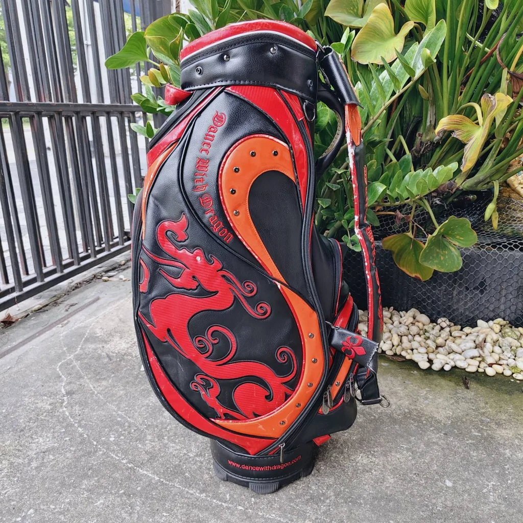 ** มีตำหนิลอก ** Dance With Dragon golf bag ของแท้ รุ่นดัง ของใหม่แพงมาก ** มีตำหนิลอก ** Dance With Dragon golf bag ของแท้ รุ่นดัง ของใหม่แพงมาก