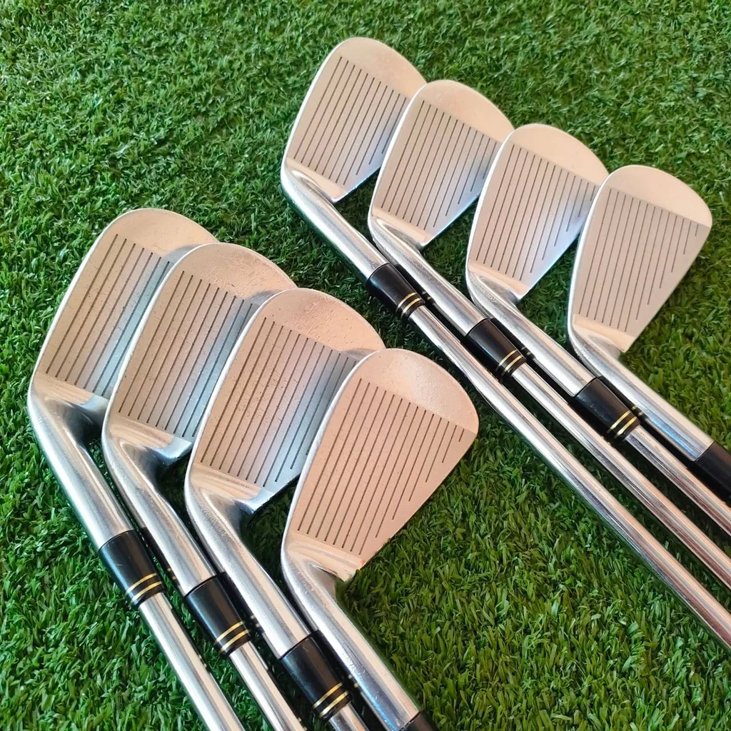 ชุดเหล็ก TAYLORMADE 300 FORGED มีเหล็ก 3-9 เเละ PW สุดยอดของ FORGED ชุดนี้คือชุดที่เป็นตำนานของ Taylormade สร้างโดย MIURA สุดยอดอันดับ 1 ของโลก ไม้กอล์ฟมือสอง ของแท้ BY NakaraLuxurious
