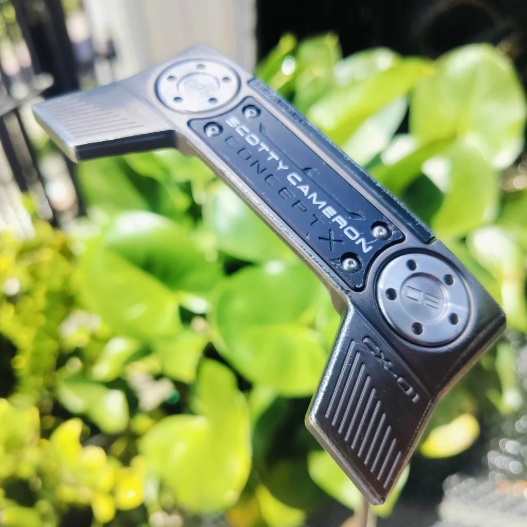 PUTTER SCOTTY CAMERON CONCEPT X ปีกสองข้างเป็นที่ยอมรับว่าสุดยอด ปีกด้านหลังของหัวพัตเตอร์ที่เป็นการกางออก จากที่ปกติในพัตเตอร์หลายรุ่นปีก หรือ “เขี้ยว” ด้านหลังจะเป็นการหุบเข้าเสียมากกว่า ไม้กอล์ฟพรีเมี่ยมมือสอง ของแท้ By NakaraLuxurious PUTTER SCOTTY CAMERON CONCEPT X ปีกสองข้างเป็นที่ยอมรับว่าสุดยอด ปีกด้านหลังของหัวพัตเตอร์ที่เป็นการกางออก จากที่ปกติในพัตเตอร์หลายรุ่นปีก หรือ “เขี้ยว” ด้านหลังจะเป็นการหุบเข้าเสียมากกว่า ไม้กอล์ฟพรีเมี่ยมมือสอง ของแท้ By NakaraLuxurious