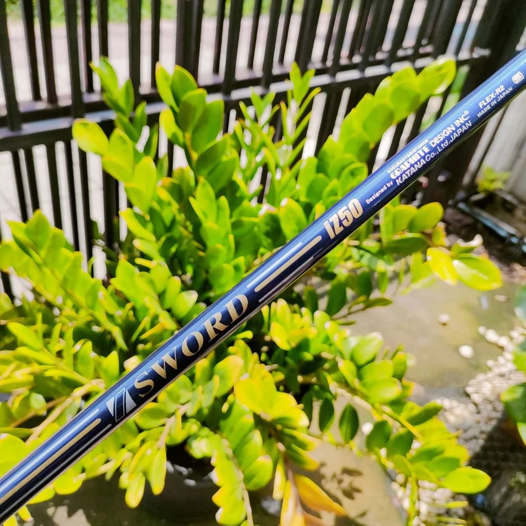 FW3 SWORD IZU 275 องศา 15 ก้าน GRAPHITE DESIGND FLEX R2 ไม้กอล์ฟพรีเมี่ยมญี่ปุ่น ตีแบบพรีเมี่ยม เบาสบาย สวิงไม่แรงก็ตีโดนง่ายและไกล ไม้กอล์ฟพรีเมี่ยมมือสอง ของแท้ By NakaraLuxurious FW3 SWORD IZU 275 องศา 15 ก้าน GRAPHITE DESIGND FLEX R2 ไม้กอล์ฟพรีเมี่ยมญี่ปุ่น ตีแบบพรีเมี่ยม เบาสบาย สวิงไม่แรงก็ตีโดนง่ายและไกล ไม้กอล์ฟพรีเมี่ยมมือสอง ของแท้ By NakaraLuxurious