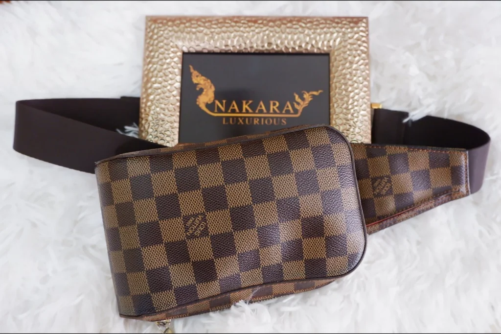 NAKARA LUXURIOUS USED LOUIS GERONIMOS DAMIER ปี05 คาดอก ของแท้ 100% NAKARA LUXURIOUS USED LOUIS GERONIMOS DAMIER ปี05 คาดอก ของแท้ 100%