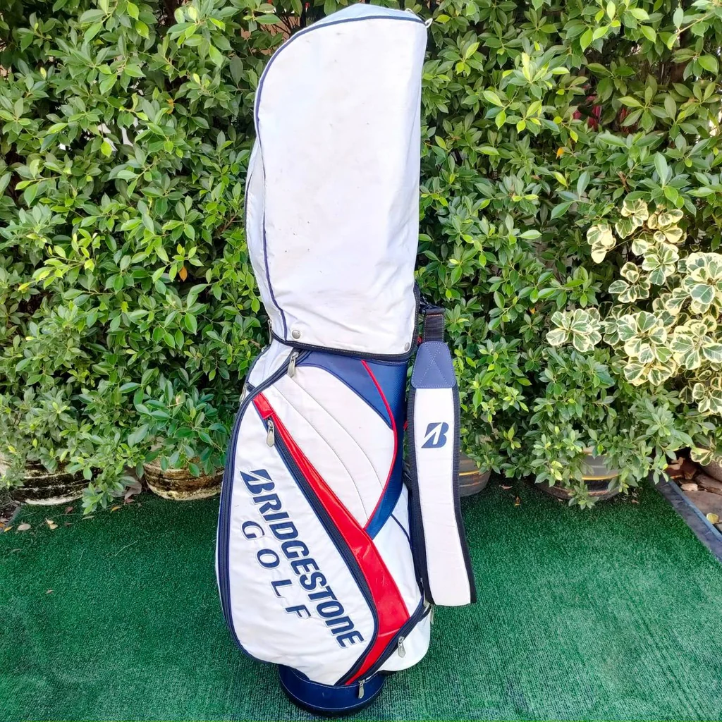 ถุงกอล์ฟ BRIDGESTONE GOLF ของแท้ มือสอง **เเป๊ก COVER หลุด 1 จุด** สภาพสมบูรณ์พร้อมใช้งาน ลายสวย ขนาดกำลังดี มีน้ำหนักเบา!! ไม้กอล์ฟมือสอง ของแท้ BY NakaraLuxurious ถุงกอล์ฟ BRIDGESTONE GOLF ของแท้ มือสอง **เเป๊ก COVER หลุด 1 จุด** สภาพสมบูรณ์พร้อมใช้งาน ลายสวย ขนาดกำลังดี มีน้ำหนักเบา!! ไม้กอล์ฟมือสอง ของแท้ BY NakaraLuxurious