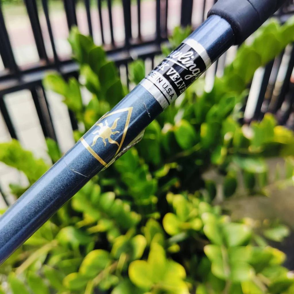 Rawlings Putter BLACK VELVET VII ความยาว 34 นิ้ว ตัวเล็งแบบสองจุด และวางลูกตรงกลาง เล็งง่ายมากๆ ชดเชยสูง พัตต์ตรงอย่างมากค่ะ ไม้กอล์ฟมือสอง ของแท้ By NakaraLuxurious Rawlings Putter BLACK VELVET VII ความยาว 34 นิ้ว ตัวเล็งแบบสองจุด และวางลูกตรงกลาง เล็งง่ายมากๆ ชดเชยสูง พัตต์ตรงอย่างมากค่ะ ไม้กอล์ฟมือสอง ของแท้ By NakaraLuxurious