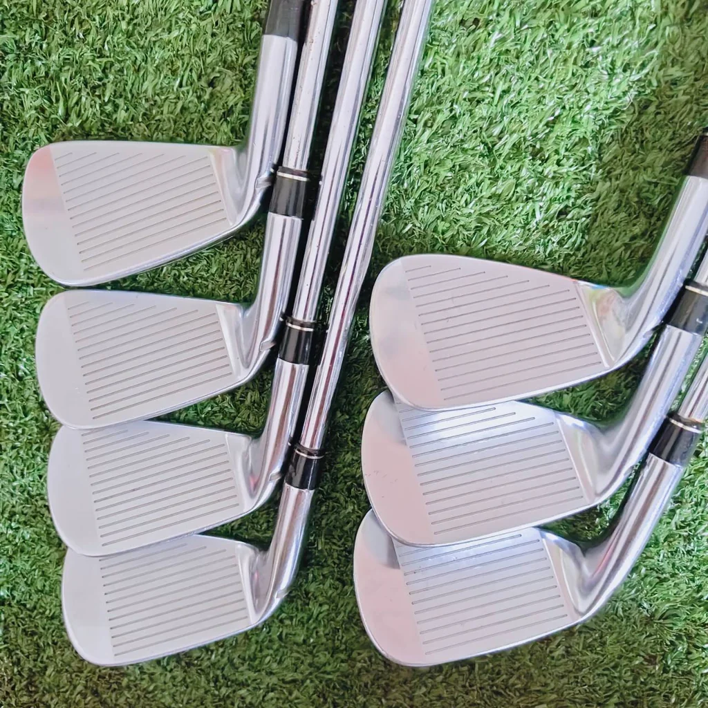 TaylorMade RocketBladez Tour Clean & Classy Design: หัวเหล็กบาง สวยงาม ไม่มีความหนาหลังท็อปไลน์ TaylorMade RocketBladez Tour Clean & Classy Design: หัวเหล็กบาง สวยงาม ไม่มีความหนาหลังท็อปไลน์
