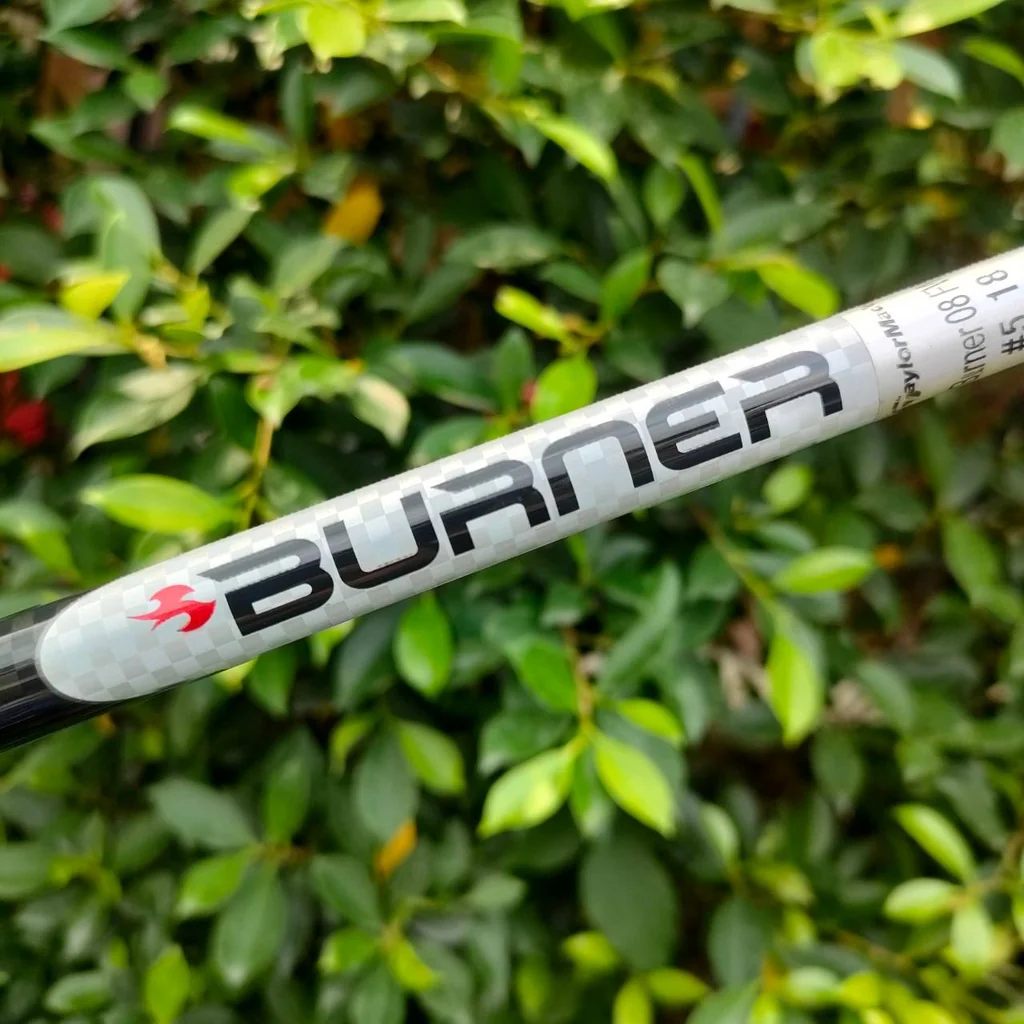 FW5 TAYLORMADE BURNER องศา 18 ก้าน BURNER RE*AX FLEX S รุ่นนี้หัวใหญ่แบน ตีง่ายได้ระยะ ลูกลอยง่ายด้วยดีไซน์พิเศษ ด้านหลังมียื่นเพิ่มออกมา