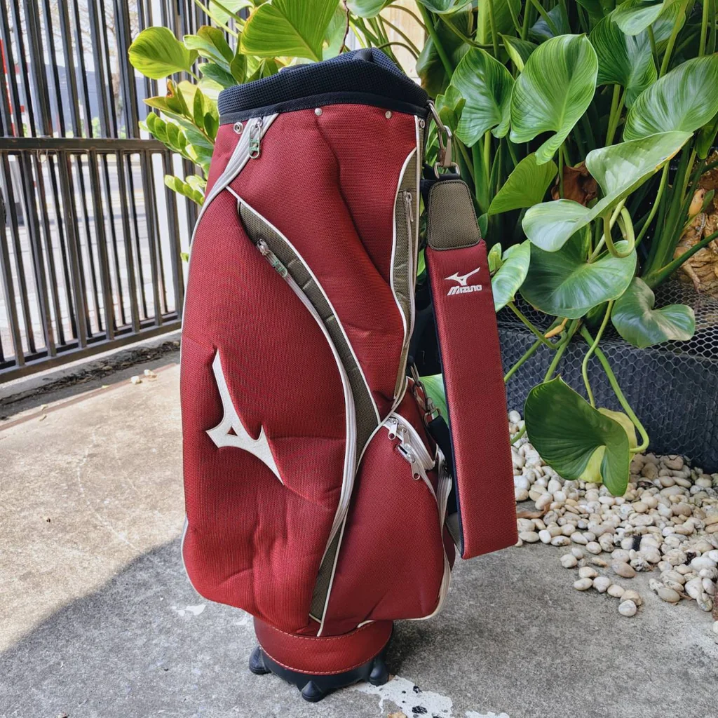 MIZUNO Golf Bag สีแดง สวยเด่น น้ำหนักเบา แบกสบาย ดูโปรทุกหลุม ❤️⛳ วัสดุดี สภาพสวย ใช้งานยาวๆ 😎🔥 MIZUNO Golf Bag สีแดง สวยเด่น น้ำหนักเบา แบกสบาย ดูโปรทุกหลุม ❤️⛳ วัสดุดี สภาพสวย ใช้งานยาวๆ 😎🔥