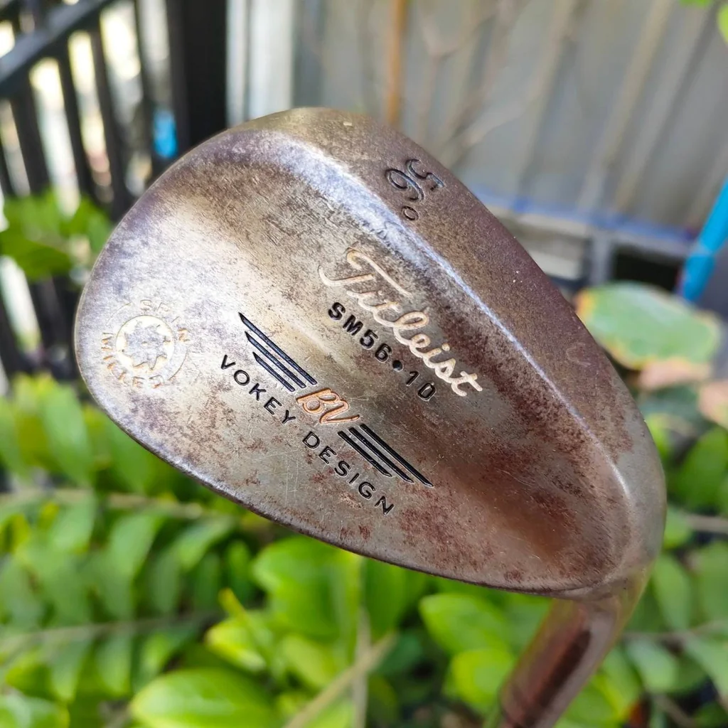 WEDGE TITLELIST VOKEY DESIGN องศา 56 เบาท์ 10 ก้าน DYNAMIC GOLD FLEX WEDGE หน้าตะไบ SPINMILLED โหดสุดๆ ร่องอย่างลึก คม เปลือยไม่เคลือบ รุ่นสนิม ไม้กอล์ฟพรีเมี่ยมมือสอง By NakaraLuxurious WEDGE TITLELIST VOKEY DESIGN องศา 56 เบาท์ 10 ก้าน DYNAMIC GOLD FLEX WEDGE หน้าตะไบ SPINMILLED โหดสุดๆ ร่องอย่างลึก คม เปลือยไม่เคลือบ รุ่นสนิม ไม้กอล์ฟพรีเมี่ยมมือสอง By NakaraLuxurious