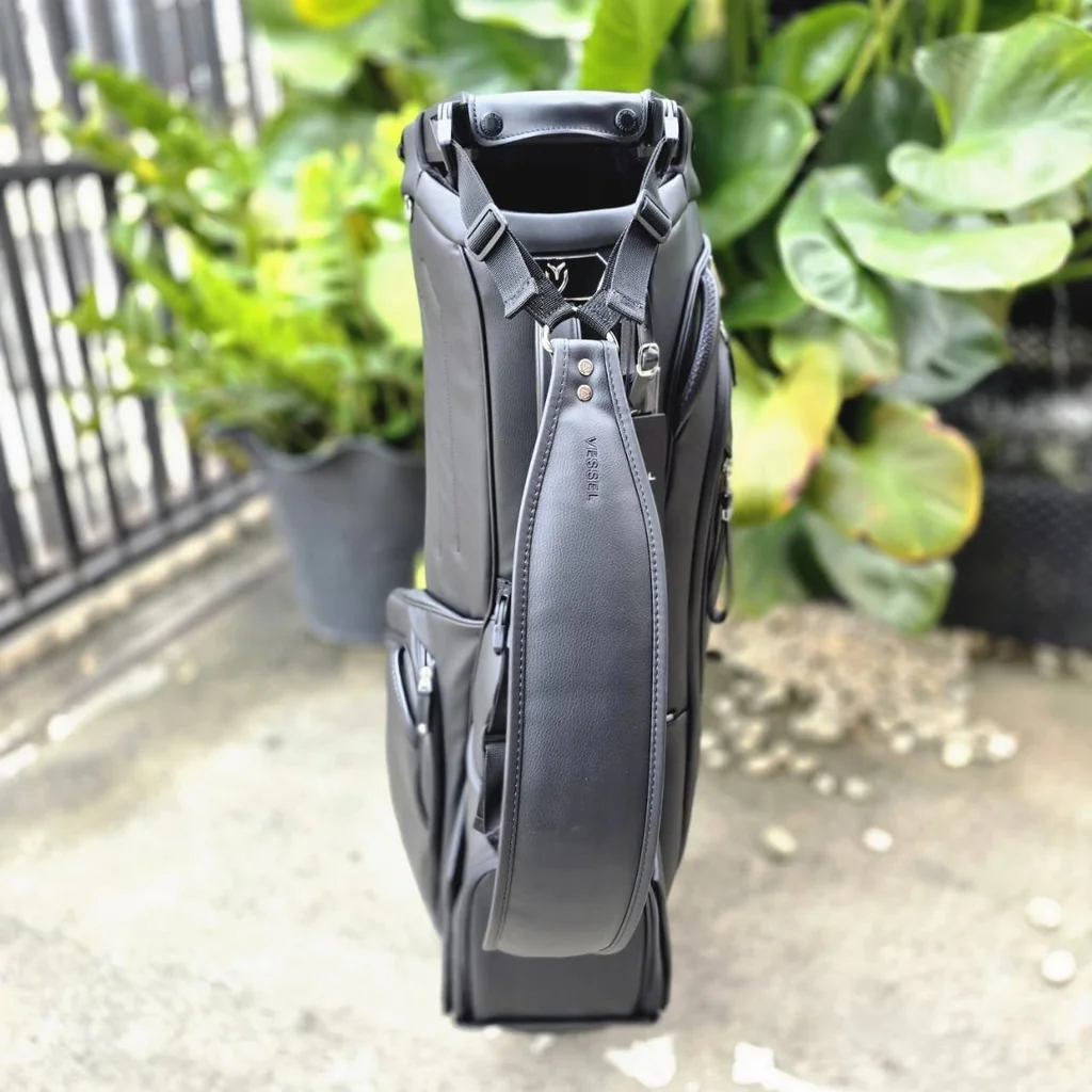 ถุงกอล์ฟ VESSEL Player V 8.5 2025 ของใหม่ สวยจัด!!! รุ่นใหม่ล่าสุด!!! ** มีตำหนิที่ COVER เกิดจากการขนส่ง ** ลดราคาพิเศษที่สุด!!! ถุงกอล์ฟ VESSEL Player V 8.5 2025 ของใหม่ สวยจัด!!! รุ่นใหม่ล่าสุด!!! ** มีตำหนิที่ COVER เกิดจากการขนส่ง ** ลดราคาพิเศษที่สุด!!!