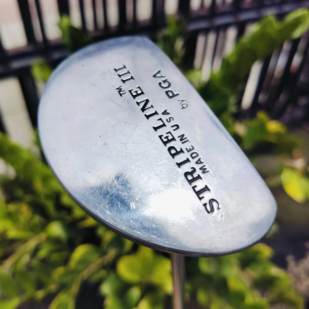PUTTER STRIPELINE III BY PGA ทรงมอลเล็ตชดเชยสูง แบบซาลาเปา เส้นเล็งพาดยาวเล็งง่ายมากๆ ยาว 34 นิ้ว ไม้กอล์ฟพรีเมี่ยมญี่ปุ่นมือสอง ของแท้ By NakaraLuxurious PUTTER STRIPELINE III BY PGA ทรงมอลเล็ตชดเชยสูง แบบซาลาเปา เส้นเล็งพาดยาวเล็งง่ายมากๆ ยาว 34 นิ้ว ไม้กอล์ฟพรีเมี่ยมญี่ปุ่นมือสอง ของแท้ By NakaraLuxurious