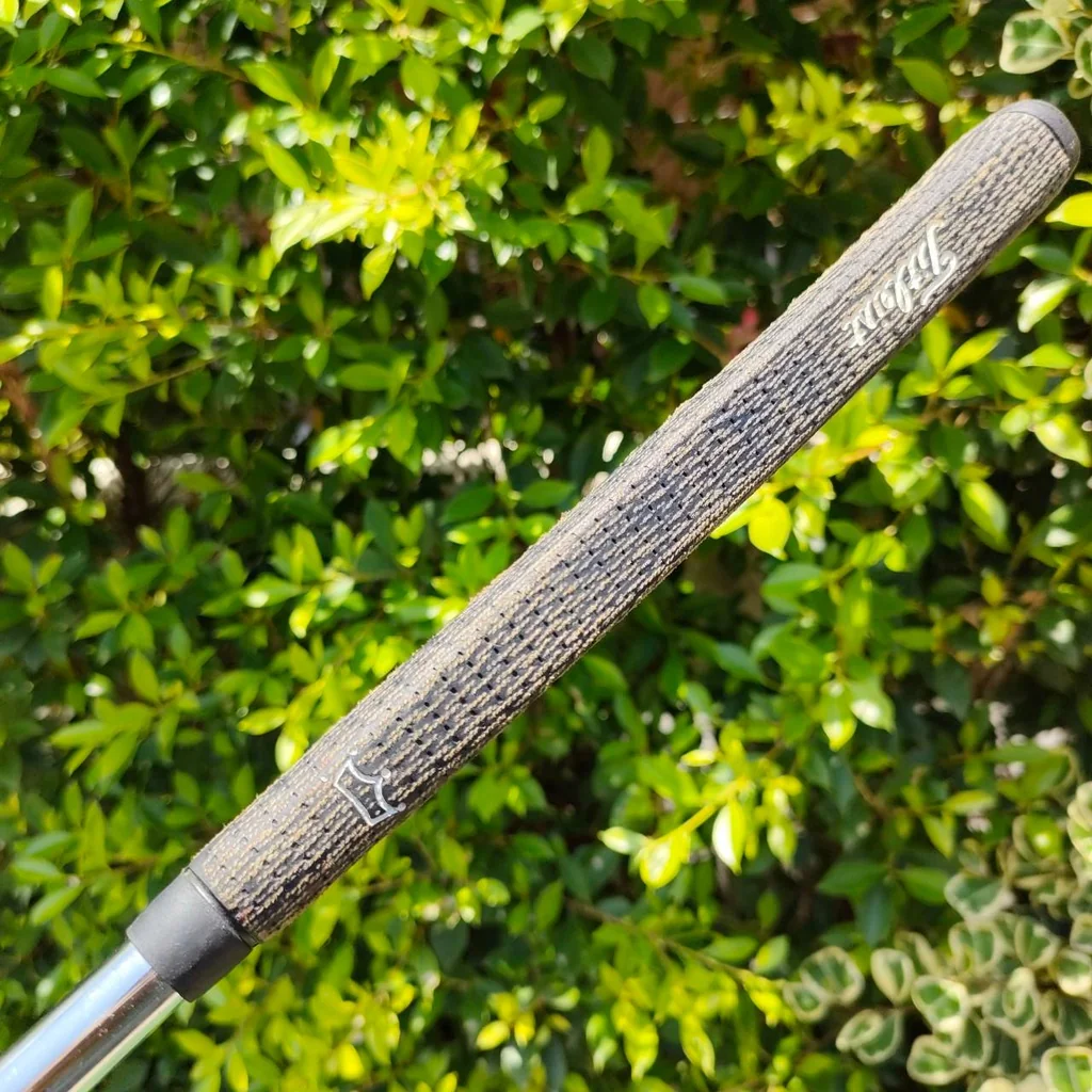 PUTTER TITLEIST SCOTTY CAMERON PRO PLATINUM ความยาว 35 นิ้ว สวยมากๆ เดิมๆ มี COVER เดิมมาพร้อมครับ รุ่นนี้วัสดุพรีเมี่ยม คุณภาพพรีเมี่ยมมากๆ หน้าสัมผัสดีแบบสุดๆ เกาะไลน์มาก น้ำหนักดีมากครับ PUTTER TITLEIST SCOTTY CAMERON PRO PLATINUM ความยาว 35 นิ้ว สวยมากๆ เดิมๆ มี COVER เดิมมาพร้อมครับ รุ่นนี้วัสดุพรีเมี่ยม คุณภาพพรีเมี่ยมมากๆ หน้าสัมผัสดีแบบสุดๆ เกาะไลน์มาก น้ำหนักดีมากครับ