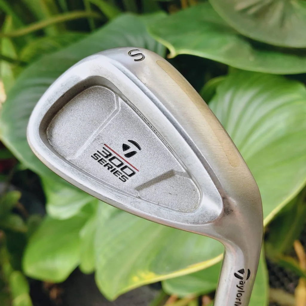 SW TAYLORMADE 300 SERIES เวดจ์ฟีลดี คุมช็อตมั่นใจ ⛳🔥 ก้านกราไฟต์ FLEX S สวิงลื่น ตีสบาย 😎🎯 SW TAYLORMADE 300 SERIES เวดจ์ฟีลดี คุมช็อตมั่นใจ ⛳🔥 ก้านกราไฟต์ FLEX S สวิงลื่น ตีสบาย 😎🎯