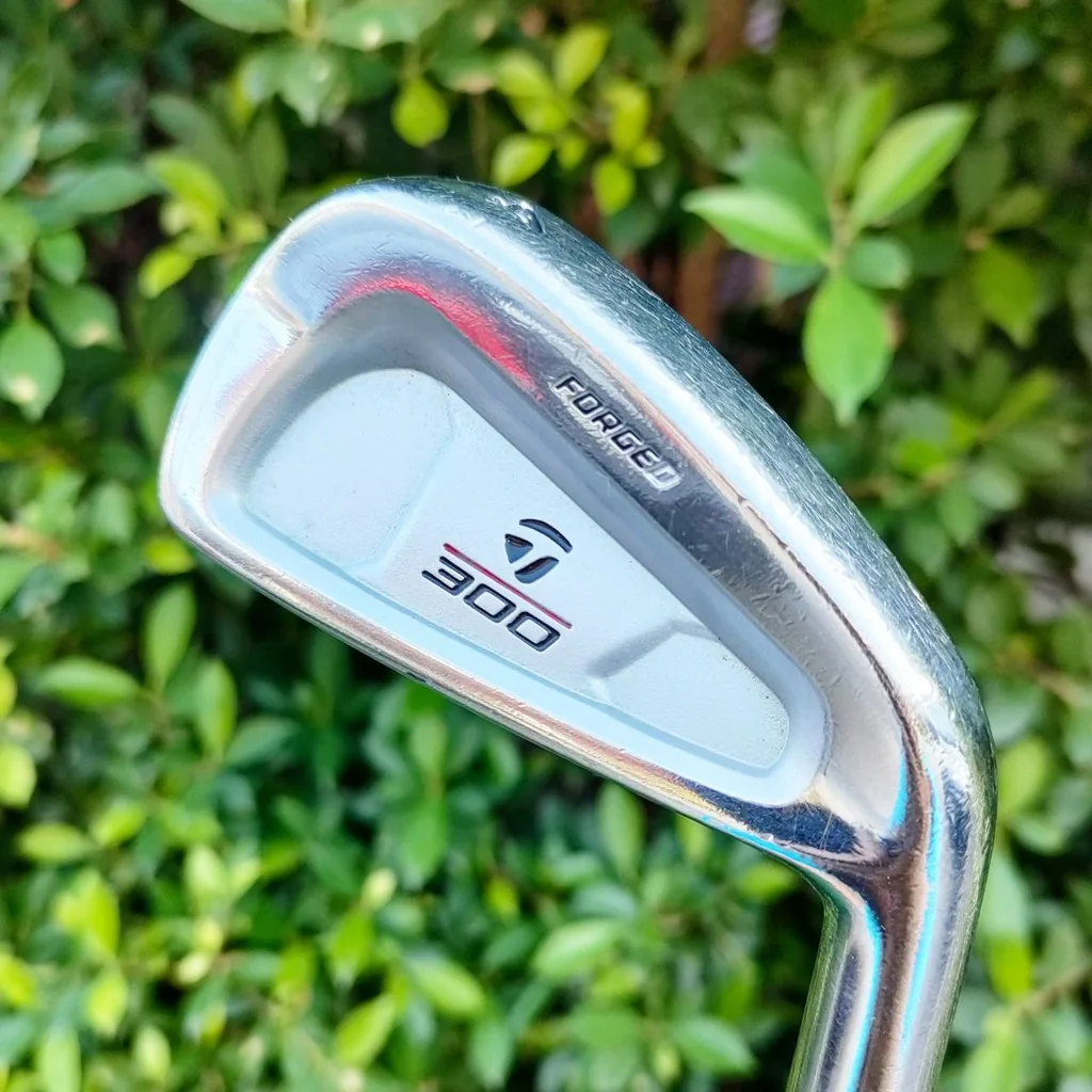 ชุดเหล็ก TAYLORMADE 300 FORGED มีเหล็ก 3-9 เเละ PW สุดยอดของ FORGED ชุดนี้คือชุดที่เป็นตำนานของ Taylormade สร้างโดย MIURA สุดยอดอันดับ 1 ของโลก ไม้กอล์ฟมือสอง ของแท้ BY NakaraLuxurious