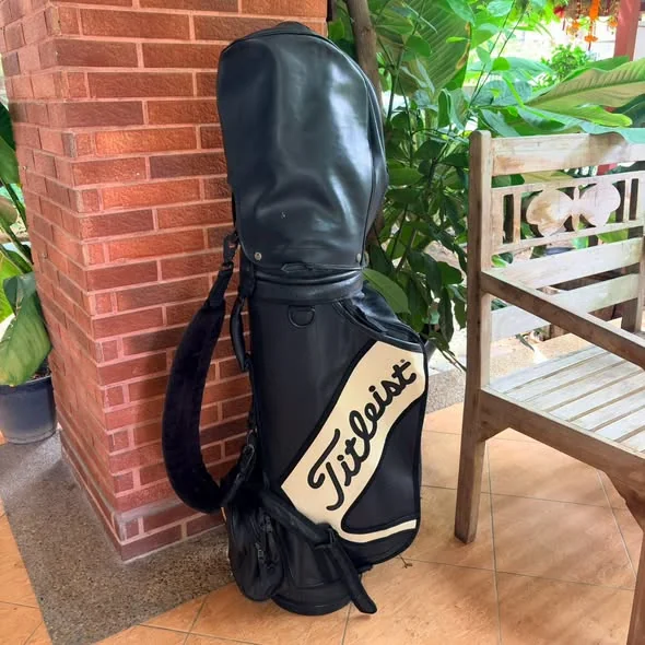 GOLF BAG Titleist Mini Staff Bag Black/White ความคลาสสิกที่เหนือกาลเวลา GOLF BAG Titleist Mini Staff Bag Black/White ความคลาสสิกที่เหนือกาลเวลา