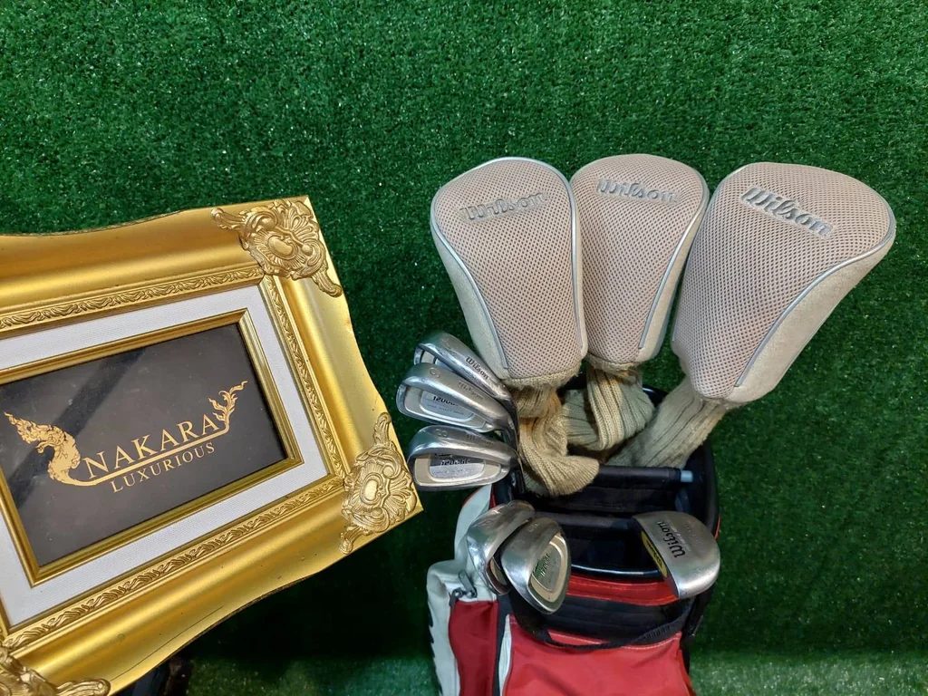 ไม้กอล์ฟครบชุดสำหรับสุภาพสตรี WILSON พร้อมถุงกอล์ฟ WILSON ไม้กอล์ฟครบชุดสำหรับสุภาพสตรี WILSON พร้อมถุงกอล์ฟ WILSON