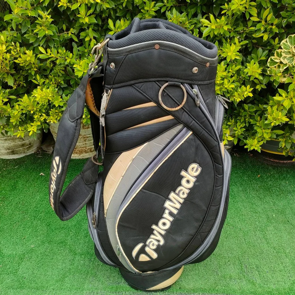 ถุงกอล์ฟ TAYLORMADE มือสอง สภาพโดยรวมเรียบร้อยดี ปากถุงสวย!! มือสอง ของแท้ BY NakaraLuxurious ถุงกอล์ฟ TAYLORMADE มือสอง สภาพโดยรวมเรียบร้อยดี ปากถุงสวย!! มือสอง ของแท้ BY NakaraLuxurious