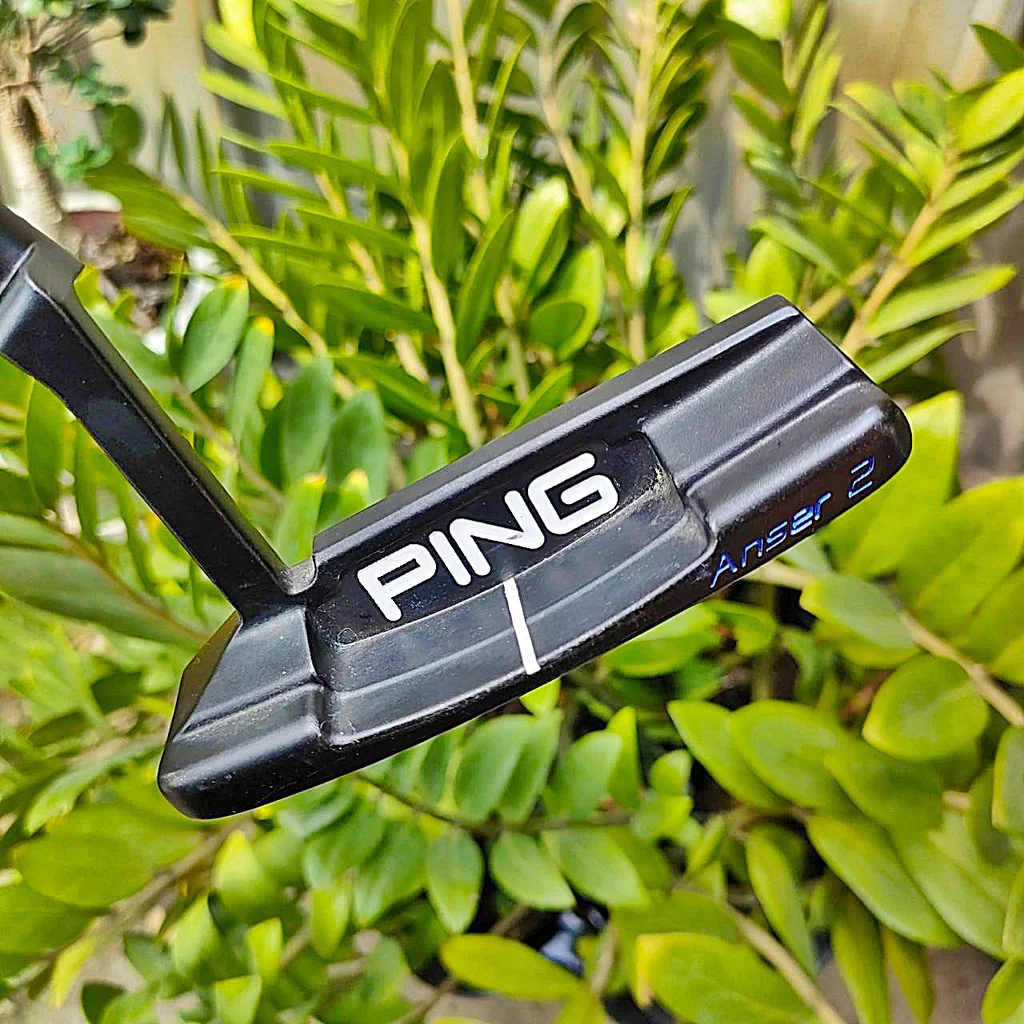 PUTTER PING ANSER 2 CADENCE TR ความยาว 34 นิ้ว ทำจากวัสดุ Aluminum Insert สีน้ำเงินด้านหน้าสีฟ้า เหมาะสำหรับนักกอล์ฟที่มีจังหวะการพัตต์ที่ปานกลางถึงเร็ว ไม้กอล์ฟพรีเมี่ยมมือสอง ของแท้ By NakaraLuxurious PUTTER PING ANSER 2 CADENCE TR ความยาว 34 นิ้ว ทำจากวัสดุ Aluminum Insert สีน้ำเงินด้านหน้าสีฟ้า เหมาะสำหรับนักกอล์ฟที่มีจังหวะการพัตต์ที่ปานกลางถึงเร็ว ไม้กอล์ฟพรีเมี่ยมมือสอง ของแท้ By NakaraLuxurious