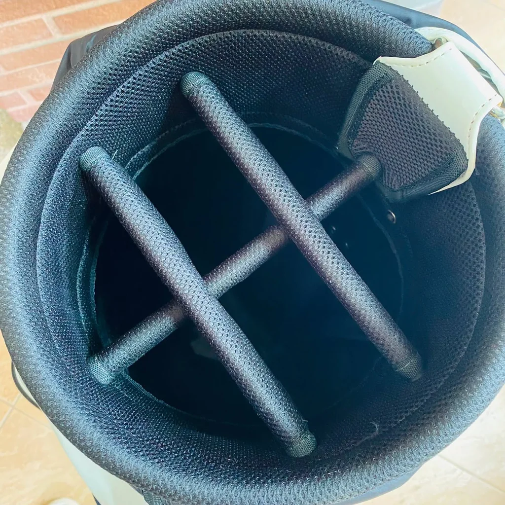 Caddy Bag Mercedes-Benz Premium Cart Bag สีขาวออฟไวท์ / ขนาด 9 นิ้ว สะท้อนความหรูหราเหนือระดับ Caddy Bag Mercedes-Benz Premium Cart Bag สีขาวออฟไวท์ / ขนาด 9 นิ้ว สะท้อนความหรูหราเหนือระดับ