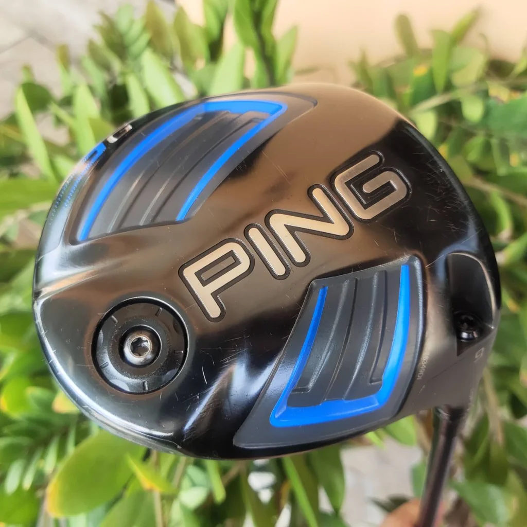DRIVER PING G ออกแบบให้เป็นแบบปีกแมลงปอ เบาบางแต่มีเส้นใยที่แข็งแรง ทำเป็นในส่วนกระดองของหัวไม้ จึงได้หัวไม้ที่เบาและแข็งแรง ช่วยเพิ่มความเร็วให้กับหัวไม้ ไม้กอล์ฟพรีเมี่ยมมือสอง ของแท้ By NakaraLuxurious DRIVER PING G ออกแบบให้เป็นแบบปีกแมลงปอ เบาบางแต่มีเส้นใยที่แข็งแรง ทำเป็นในส่วนกระดองของหัวไม้ จึงได้หัวไม้ที่เบาและแข็งแรง ช่วยเพิ่มความเร็วให้กับหัวไม้ ไม้กอล์ฟพรีเมี่ยมมือสอง ของแท้ By NakaraLuxurious