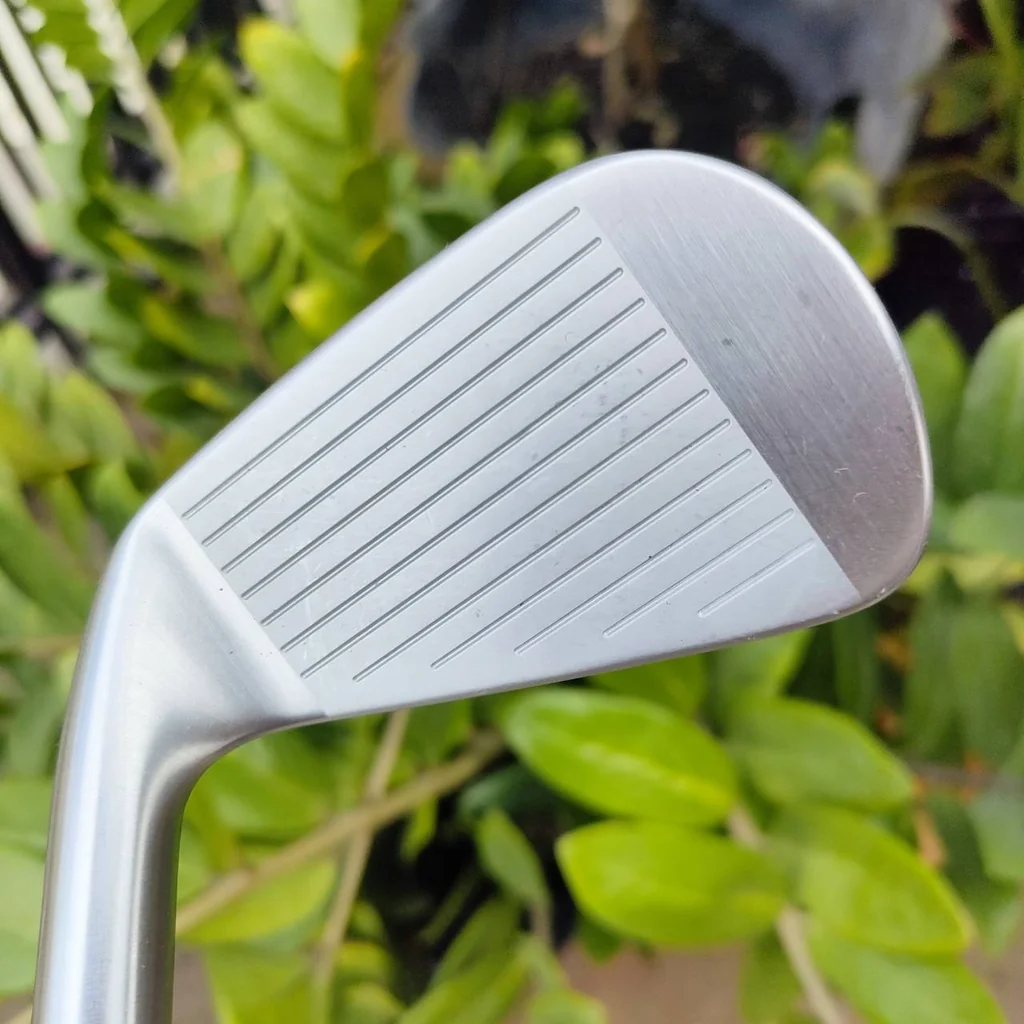 TITLEIST T100S FORGED (รุ่นปี 2022) เป็นรุ่นใหม่ สวยจัดๆ และเป็นชุดใหญ่สุด มีตั้งแต่เหล็ก 5 - PW (องศา44) และยังมี WEDGE องศา 48 ให้ด้วยอีกหนึ่งชิ้น ห้านสุดยอดพรีเมี่ยม PROJECT X 5.5 ก้านรุ่นใหม่ LZ LOARDING ZONE TITLEIST T100S FORGED (รุ่นปี 2022) เป็นรุ่นใหม่ สวยจัดๆ และเป็นชุดใหญ่สุด มีตั้งแต่เหล็ก 5 - PW (องศา44) และยังมี WEDGE องศา 48 ให้ด้วยอีกหนึ่งชิ้น ห้านสุดยอดพรีเมี่ยม PROJECT X 5.5 ก้านรุ่นใหม่ LZ LOARDING ZONE