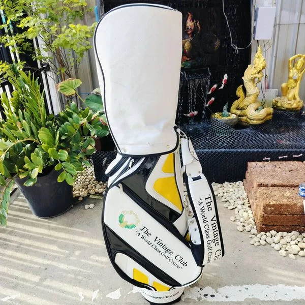 ถุงกอล์ฟ THE VINTAGE มือสอง สภาพสวยมากๆ ถุง TOUR ใบใหญ่ พื้นสีขาว มีขลิปด้วยหนังแก้วหลายจุด ไม้กอล์ฟพรีเมี่ยมมือสอง ของแท้ By NakaraLuxurious ถุงกอล์ฟ THE VINTAGE มือสอง สภาพสวยมากๆ ถุง TOUR ใบใหญ่ พื้นสีขาว มีขลิปด้วยหนังแก้วหลายจุด ไม้กอล์ฟพรีเมี่ยมมือสอง ของแท้ By NakaraLuxurious