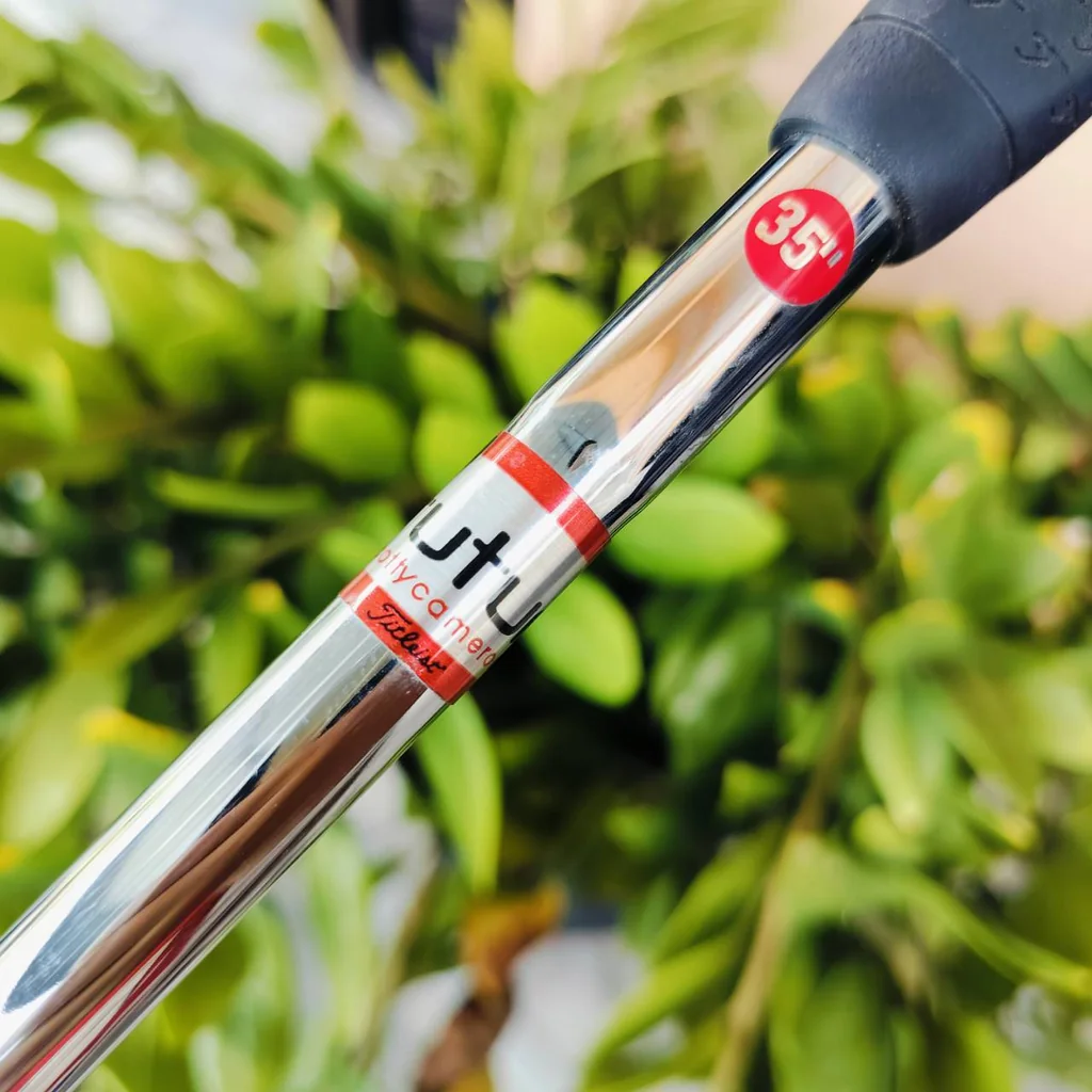 PUTTER TITLEIST SCOTTY CAMERON FUTURA PHANTOM MALLET2 ความยาว 35 นิ้ว ทรงมอลเล็ต ก้าน CENTER เล็งง่ายเข้ากับเส้นสายตา หน้า MILLED เกาะไลน์มาก COVER แท้เดิม ไม้กอล์ฟพรีเมี่ยมมือสอง ของแท้ By NakaraLuxurious PUTTER TITLEIST SCOTTY CAMERON FUTURA PHANTOM MALLET2 ความยาว 35 นิ้ว ทรงมอลเล็ต ก้าน CENTER เล็งง่ายเข้ากับเส้นสายตา หน้า MILLED เกาะไลน์มาก COVER แท้เดิม ไม้กอล์ฟพรีเมี่ยมมือสอง ของแท้ By NakaraLuxurious