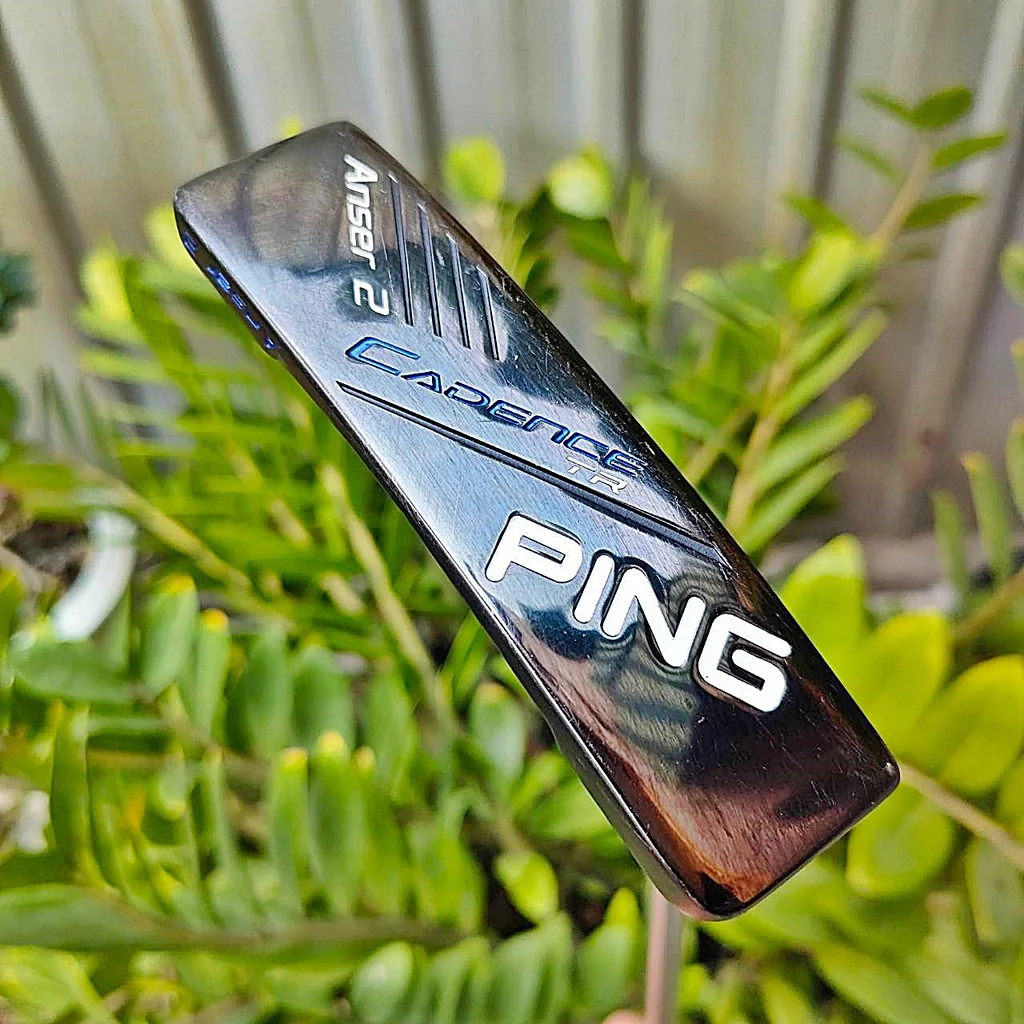 PUTTER PING ANSER 2 CADENCE TR ความยาว 34 นิ้ว ทำจากวัสดุ Aluminum Insert สีน้ำเงินด้านหน้าสีฟ้า เหมาะสำหรับนักกอล์ฟที่มีจังหวะการพัตต์ที่ปานกลางถึงเร็ว ไม้กอล์ฟพรีเมี่ยมมือสอง ของแท้ By NakaraLuxurious PUTTER PING ANSER 2 CADENCE TR ความยาว 34 นิ้ว ทำจากวัสดุ Aluminum Insert สีน้ำเงินด้านหน้าสีฟ้า เหมาะสำหรับนักกอล์ฟที่มีจังหวะการพัตต์ที่ปานกลางถึงเร็ว ไม้กอล์ฟพรีเมี่ยมมือสอง ของแท้ By NakaraLuxurious