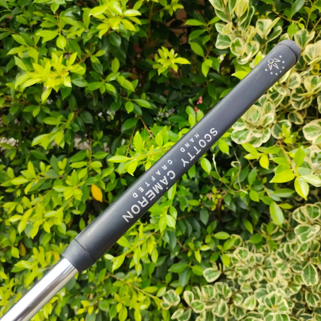 Scotty Cameron Catalina Classic ความยาว 34 นิ้ว สวยมากๆ พร้อม COVER เดิม เป็นรุ่น LIMITED หายากมากๆ ตอนนี้มืองสอง ราคาในต่างประเทศ ประมูลพุ่งไปถึง 5 หมื่นบาท สุดยอดของสุดยอดคุณภาพ สวย เดิม COVER เดิม Scotty Cameron Catalina Classic ความยาว 34 นิ้ว สวยมากๆ พร้อม COVER เดิม เป็นรุ่น LIMITED หายากมากๆ ตอนนี้มืองสอง ราคาในต่างประเทศ ประมูลพุ่งไปถึง 5 หมื่นบาท สุดยอดของสุดยอดคุณภาพ สวย เดิม COVER เดิม