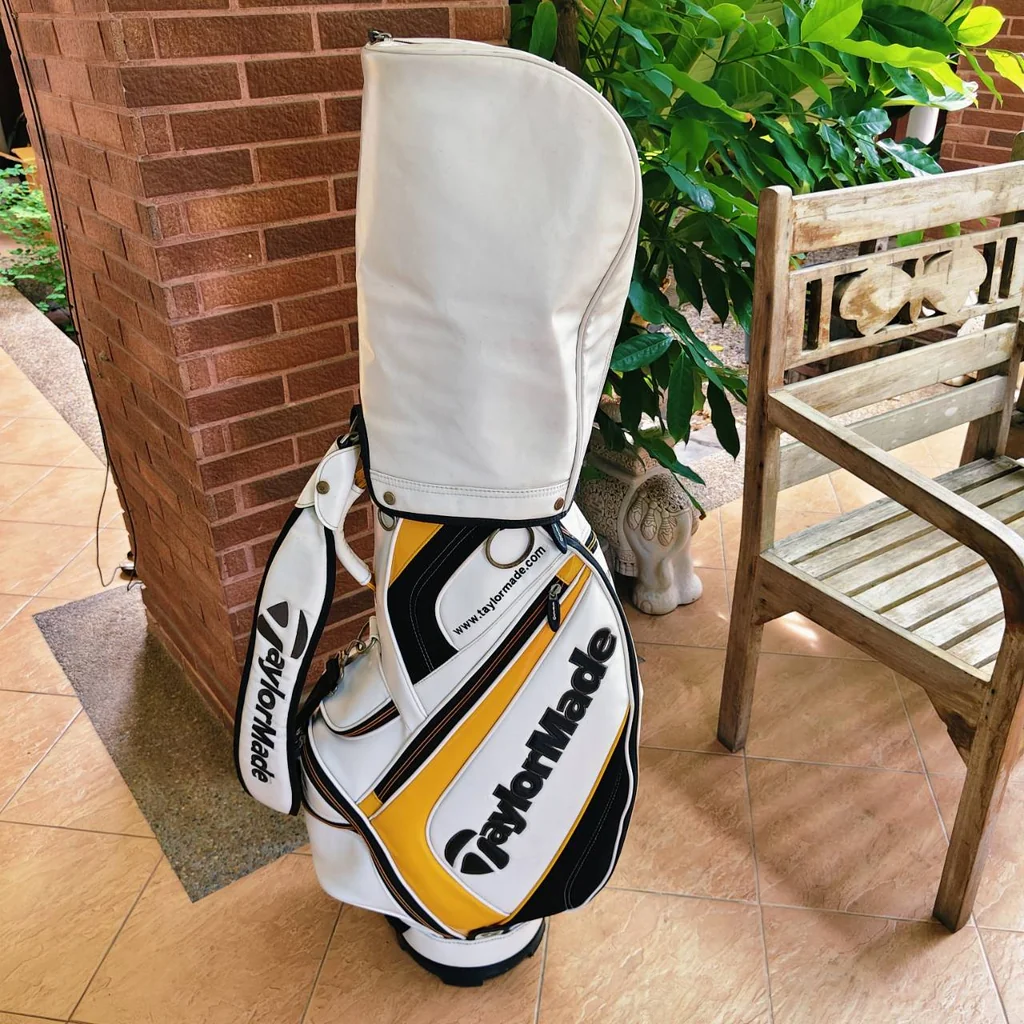 GOLF BAG TAYLORMADE** 🏌️♂️ **สภาพพร้อมลุย | ตำหนิกระดุมแป๊กหลุด 3 จุด**