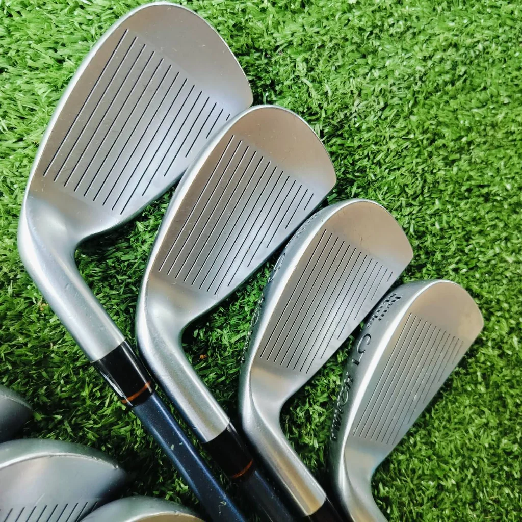 ชุดเหล็ก HONMA Twin Marks Feather & Feather ในตำนาน มีสองเหรียญที่เป็นเอกลักษณ์ เป็นซีรี่พรีเมี่ยมของ HONMA ก้าน DORIC TITANIUM *1 ดาว* ไม้กอล์ฟพรีเมี่ยมญี่ปุ่นมือสอง ของแท้ By NakaraLuxurious ชุดเหล็ก HONMA Twin Marks Feather & Feather ในตำนาน มีสองเหรียญที่เป็นเอกลักษณ์ เป็นซีรี่พรีเมี่ยมของ HONMA ก้าน DORIC TITANIUM *1 ดาว* ไม้กอล์ฟพรีเมี่ยมญี่ปุ่นมือสอง ของแท้ By NakaraLuxurious
