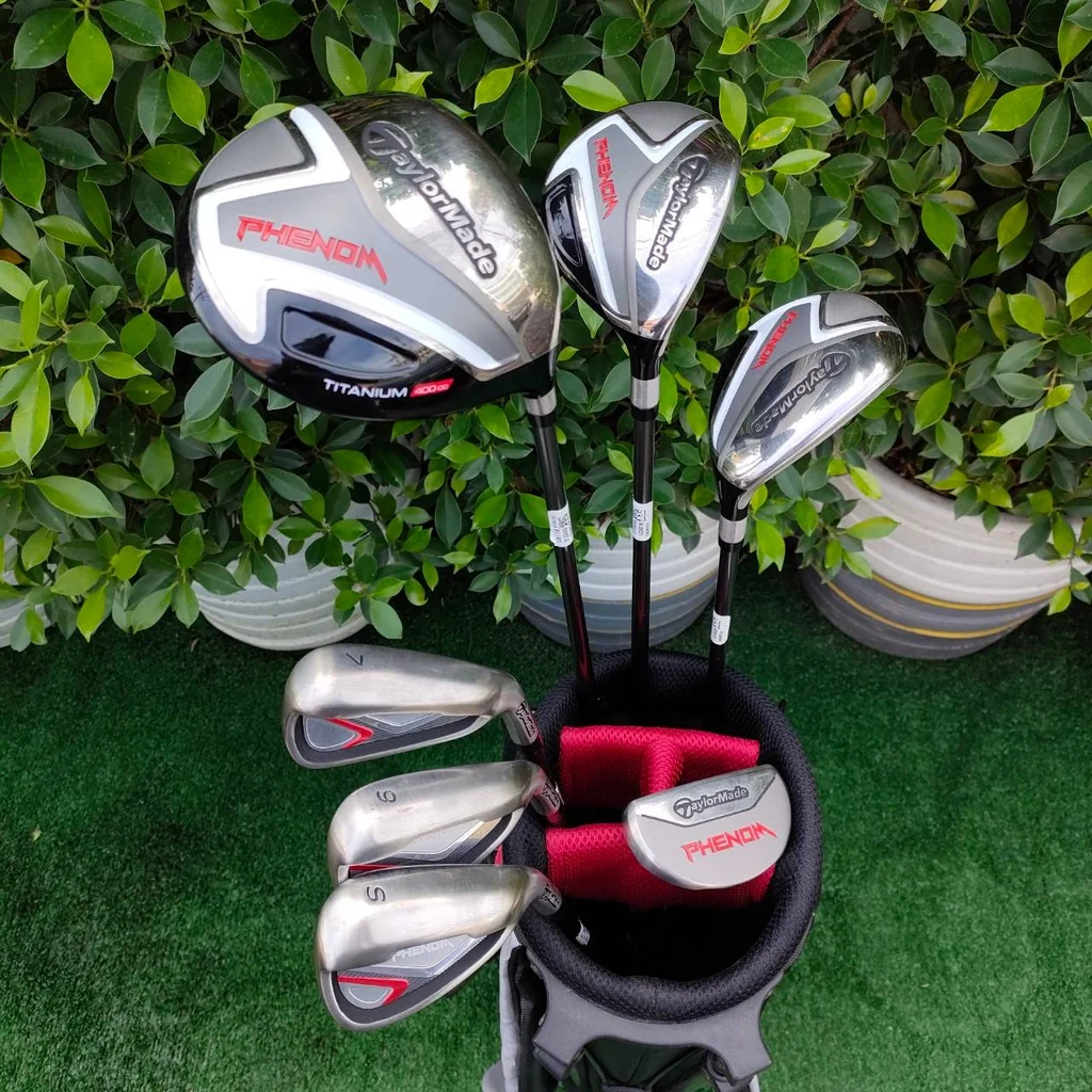 **ไม้กอล์ฟครบชุดสำหรับเด็ก** TAYLORMADE PHENOM พร้อมถุงกอล์ขาตั้ง สภาพสวยนางฟ้าสุดๆ สำหรับน้องที่อายุ 9 - 12 ขวบ **ไม้กอล์ฟครบชุดสำหรับเด็ก** TAYLORMADE PHENOM พร้อมถุงกอล์ขาตั้ง สภาพสวยนางฟ้าสุดๆ สำหรับน้องที่อายุ 9 - 12 ขวบ