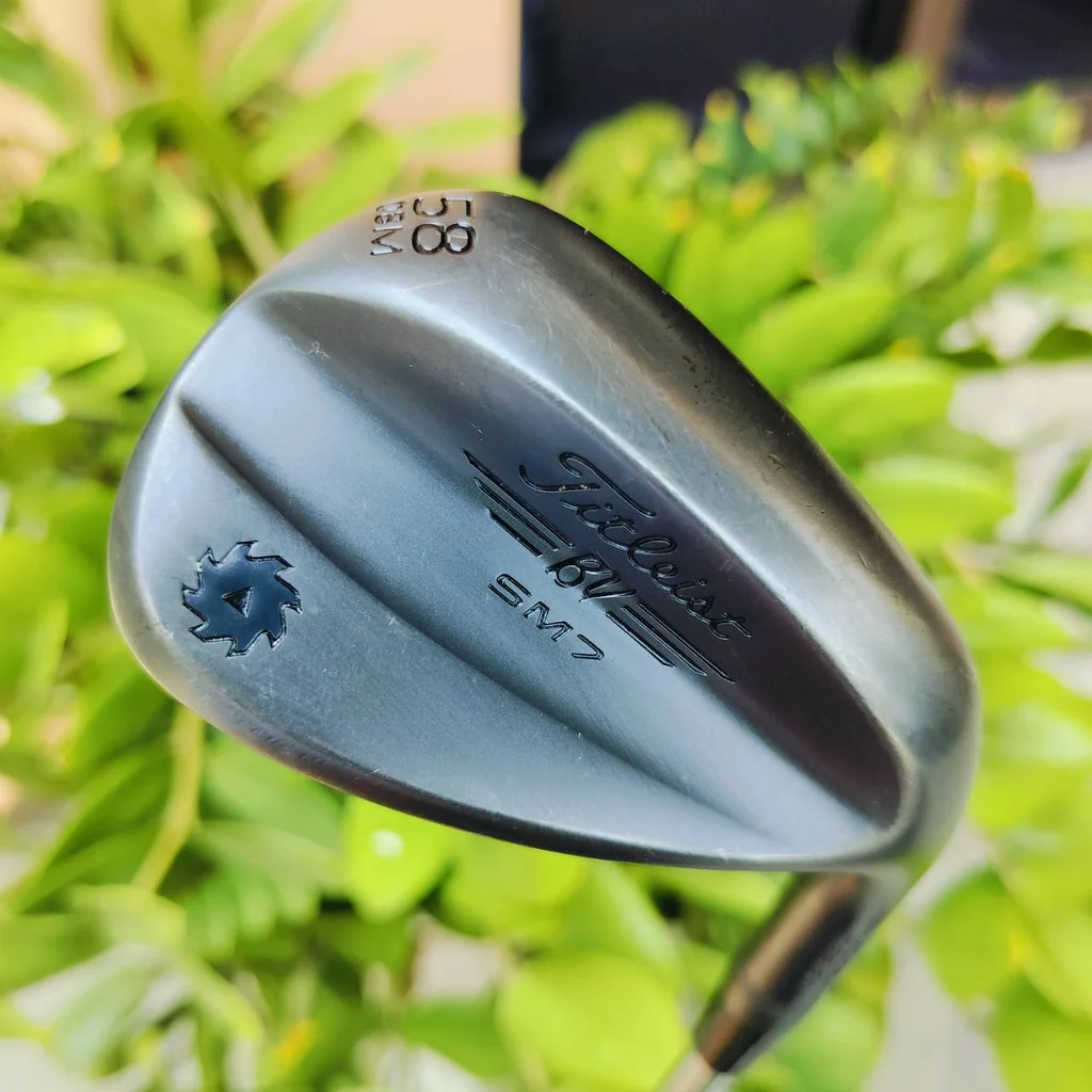 WEDGE Titleist SM7 BLACK องศา 58 BONCE 08 M Grind เจียรแต่งใบ WEDGE ให้สามารถ เล่นได้หลายรูปแบบมากขึ้น SPIN MILLED สวยมาก ให่สปินมากกว่ารุ่นก่อนๆอย่างมาก ไม้กอล์ฟพรีเมี่ยมมือสอง ของแท้ By NakaraLuxurious WEDGE Titleist SM7 BLACK องศา 58 BONCE 08 M Grind เจียรแต่งใบ WEDGE ให้สามารถ เล่นได้หลายรูปแบบมากขึ้น SPIN MILLED สวยมาก ให่สปินมากกว่ารุ่นก่อนๆอย่างมาก ไม้กอล์ฟพรีเมี่ยมมือสอง ของแท้ By NakaraLuxurious