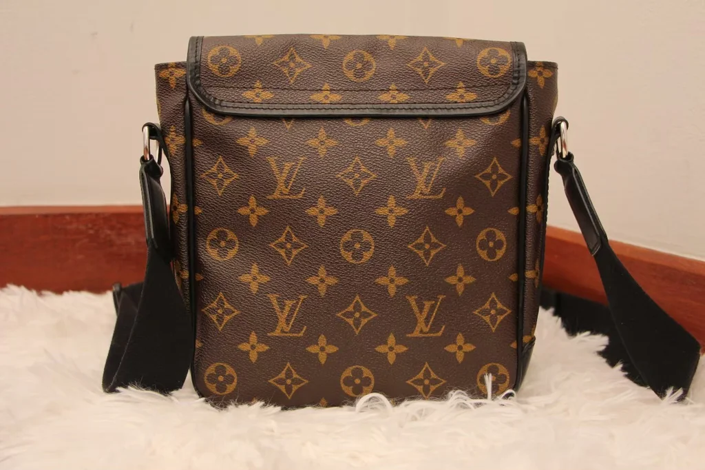 มือสอง Louis Vuitton Bass Marcassar Monogram PM กระเป๋าสะพายผู้ชายทรง Messenger ใบเล็ก