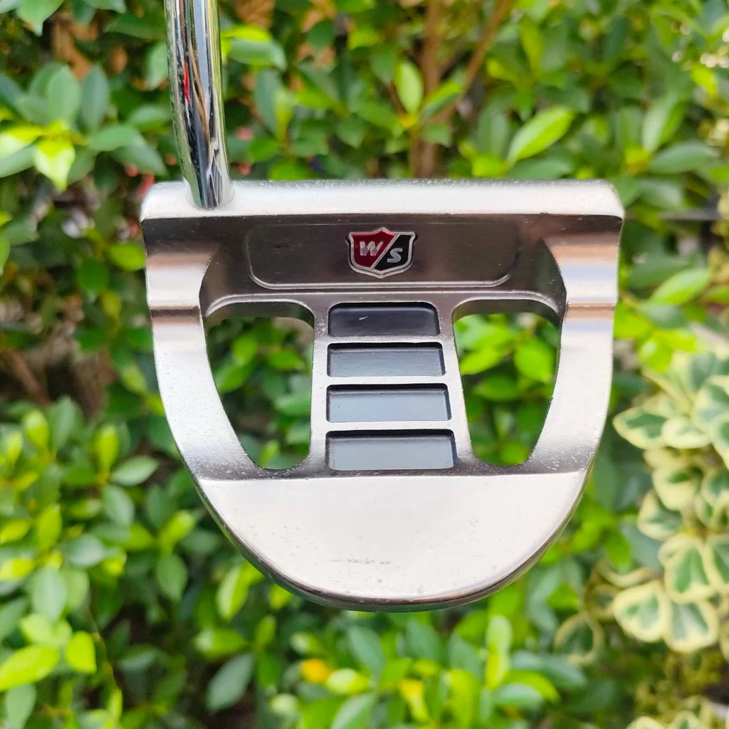PUTTER WILSON STAFF 8875 ความยาว 34 นิ้ว HIGH M.O.I. หน้าไม้ พิเศษ เกาะไลน์มากๆ ชดเชยสูง กระจายน้ำหนัก สภาพสวยๆเลยครับ PUTTER WILSON STAFF 8875 ความยาว 34 นิ้ว HIGH M.O.I. หน้าไม้ พิเศษ เกาะไลน์มากๆ ชดเชยสูง กระจายน้ำหนัก สภาพสวยๆเลยครับ